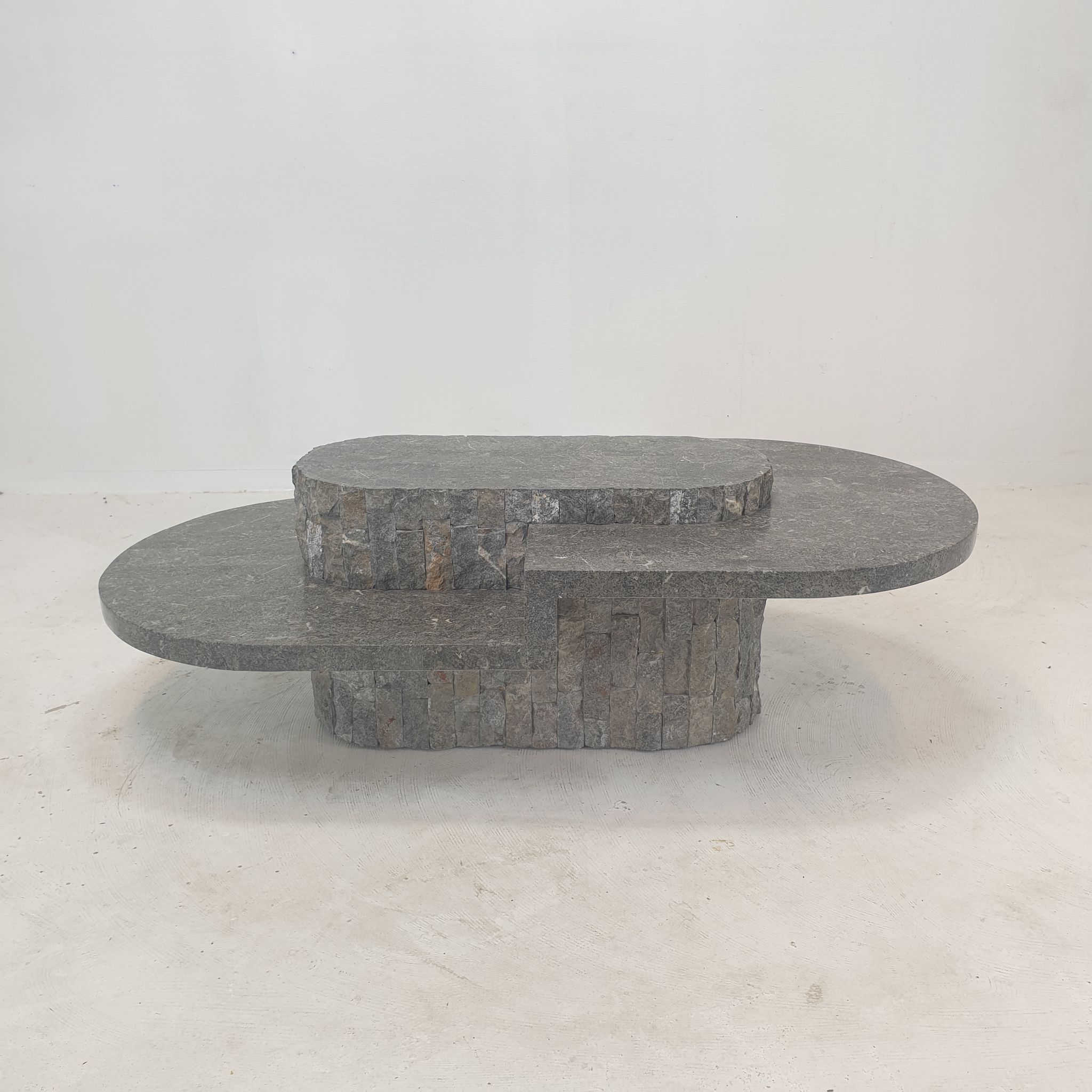 Table basse en pierre fossile, Magnussen Ponte, années 1980