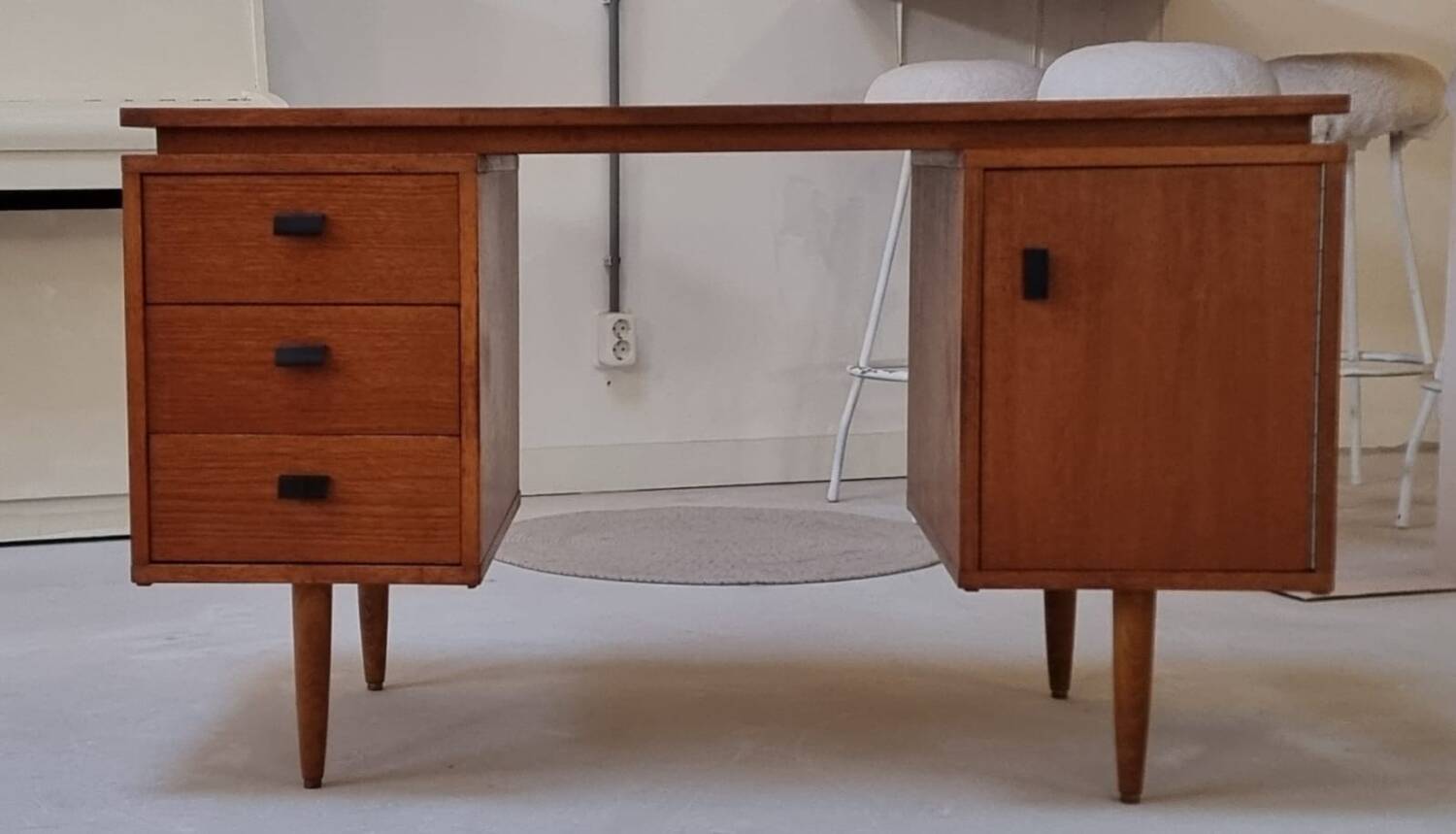 Bureau du milieu du siècle
