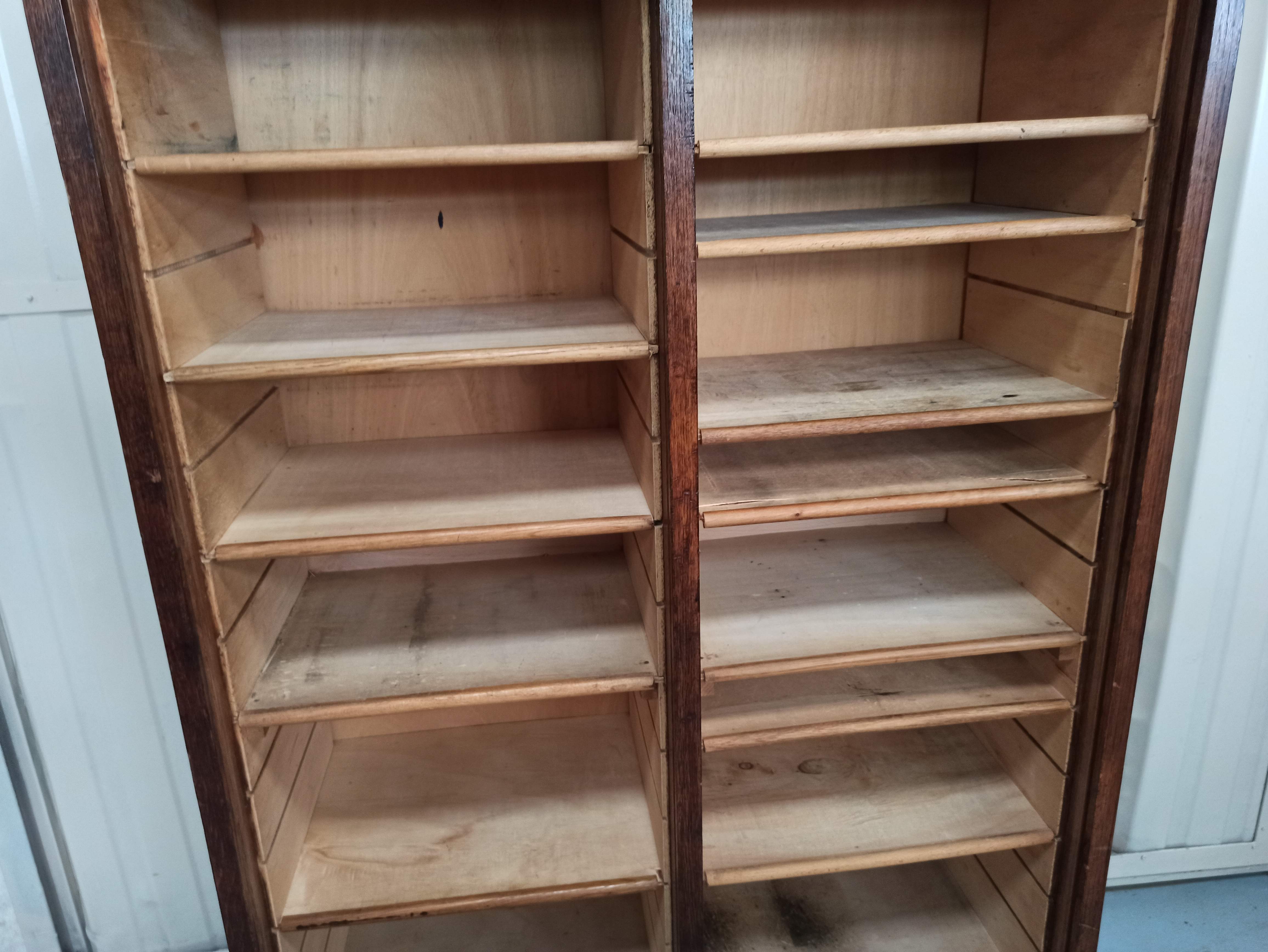 Notary furniture - double curtain binder in oak 2 columns