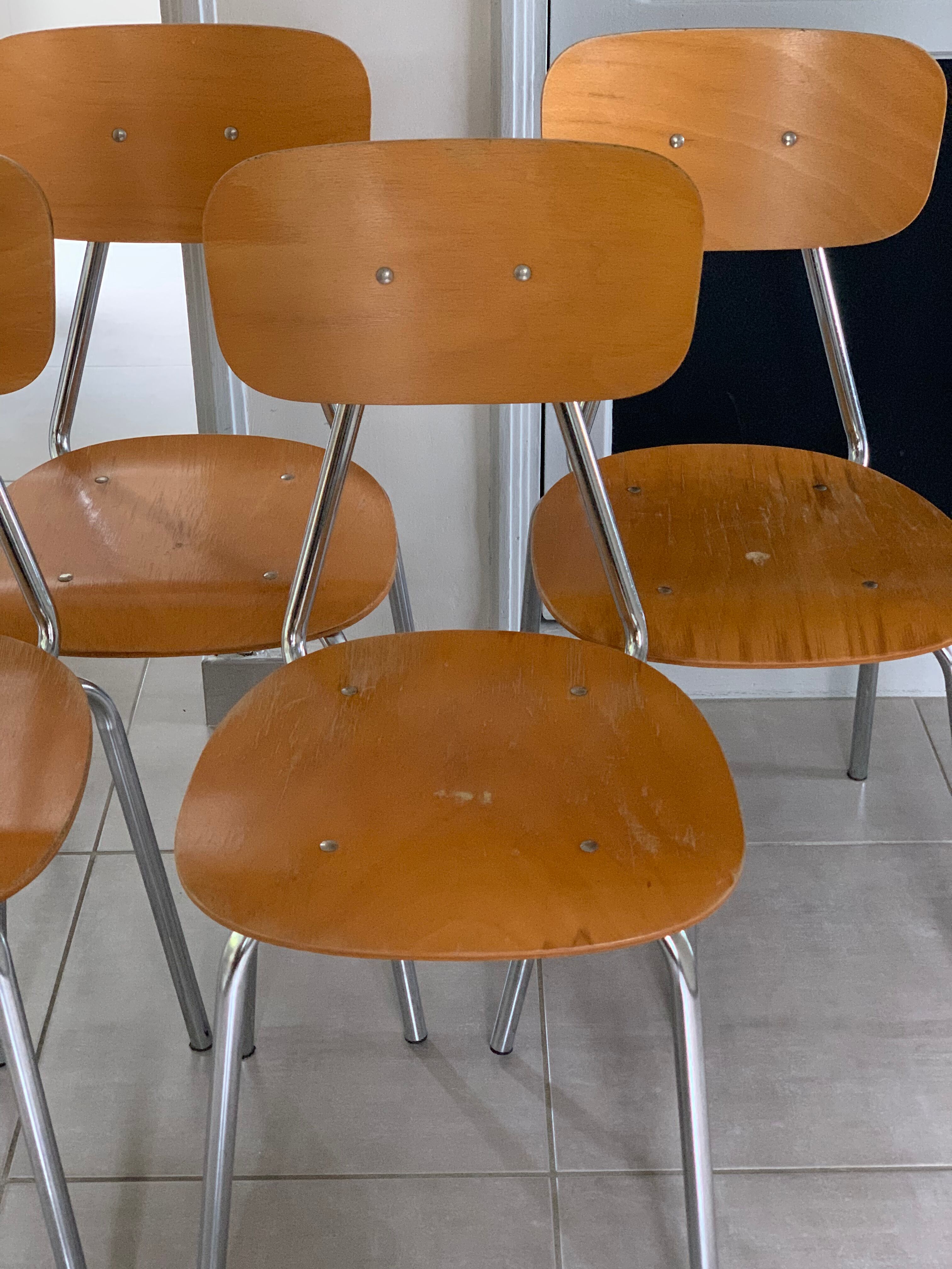 Chaises vintage en bois et chrome