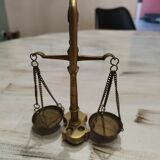 Jeweler's scale