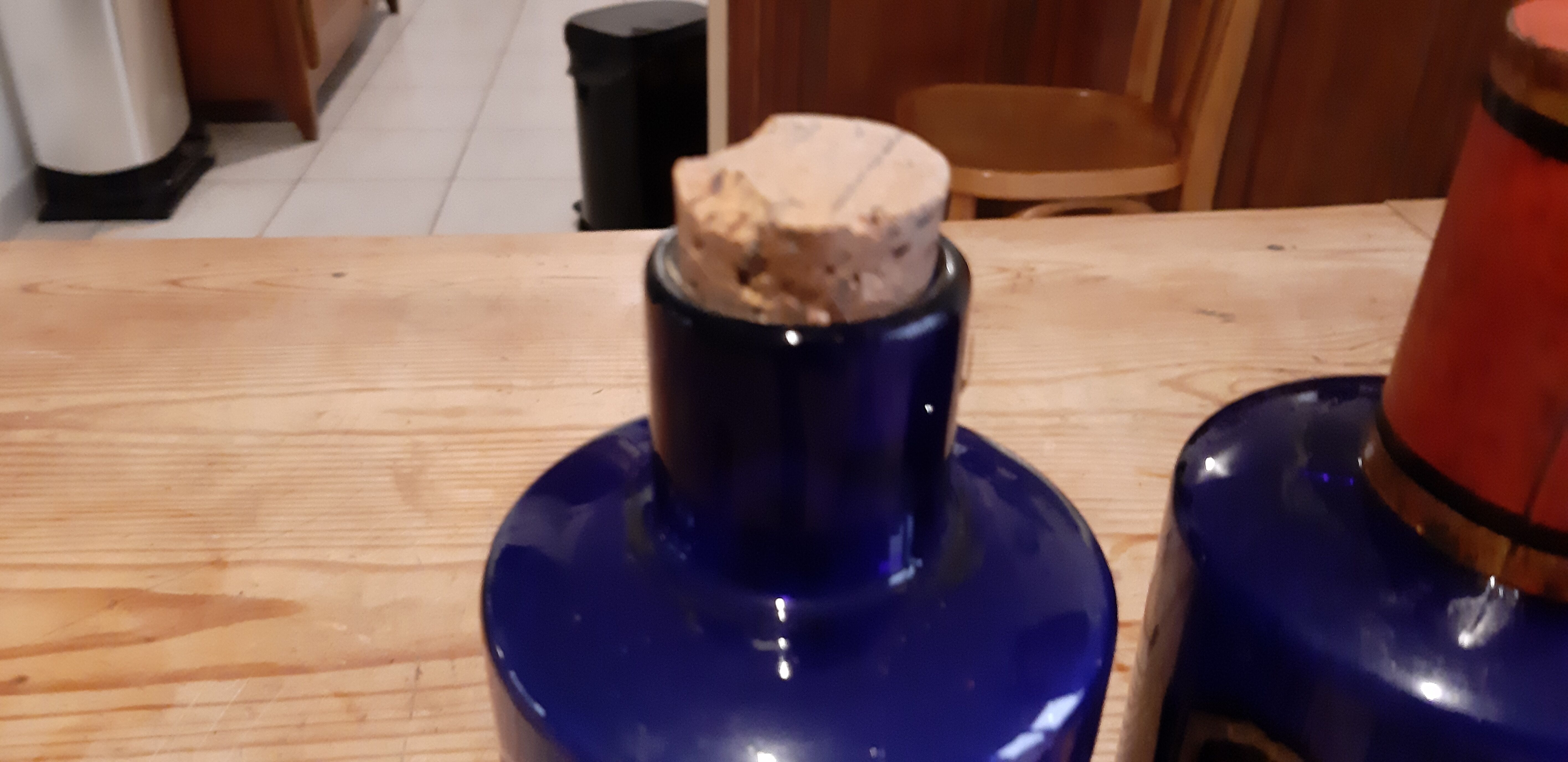 2 pots a pharmacy 19th in dark blue glass