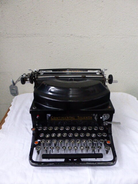 Typewriter, Typewriter Silenta Continental, made in Germany in 1937, Art Deco