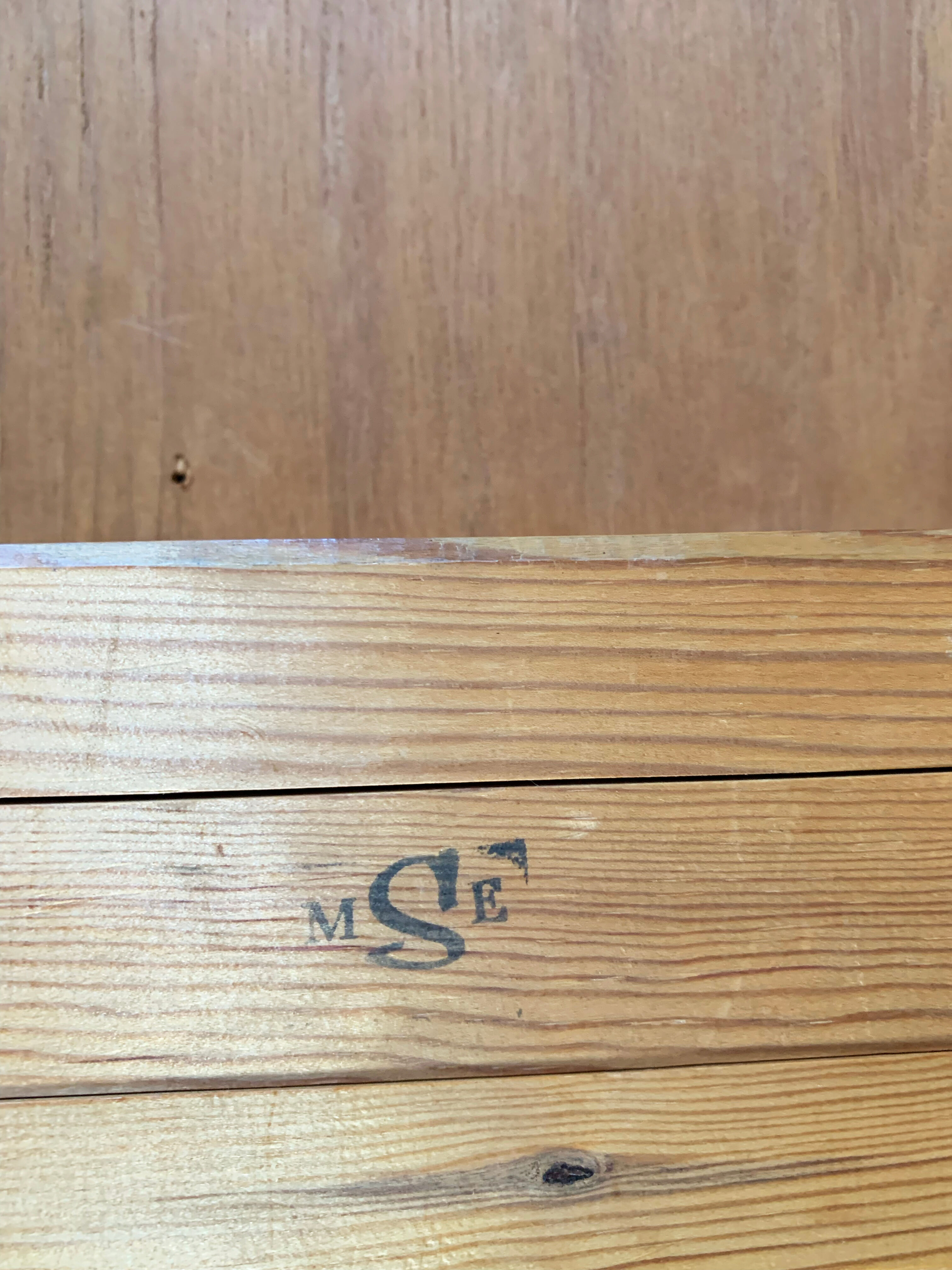 Danish teak dining table mSe Mobler, distributed by Samcom