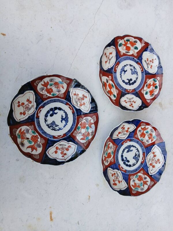 lot de 3 assiettes Imari - porcelaine japonaise - décor de poisson
