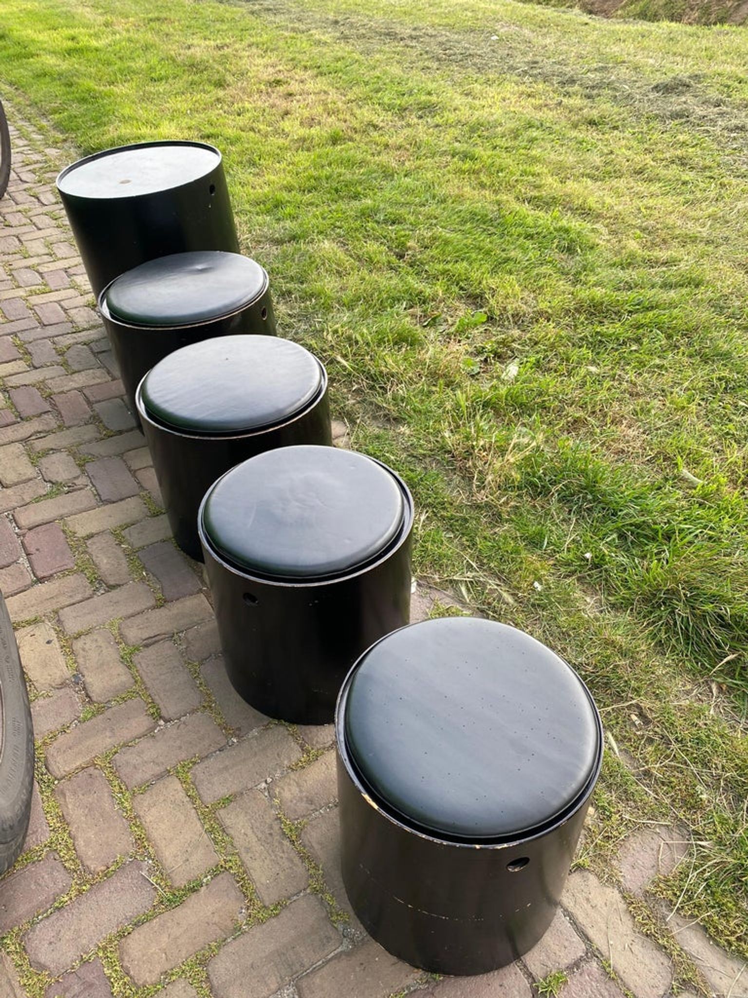 Lot de 5 tabourets et table d’appoint par Verner Panton, 1965