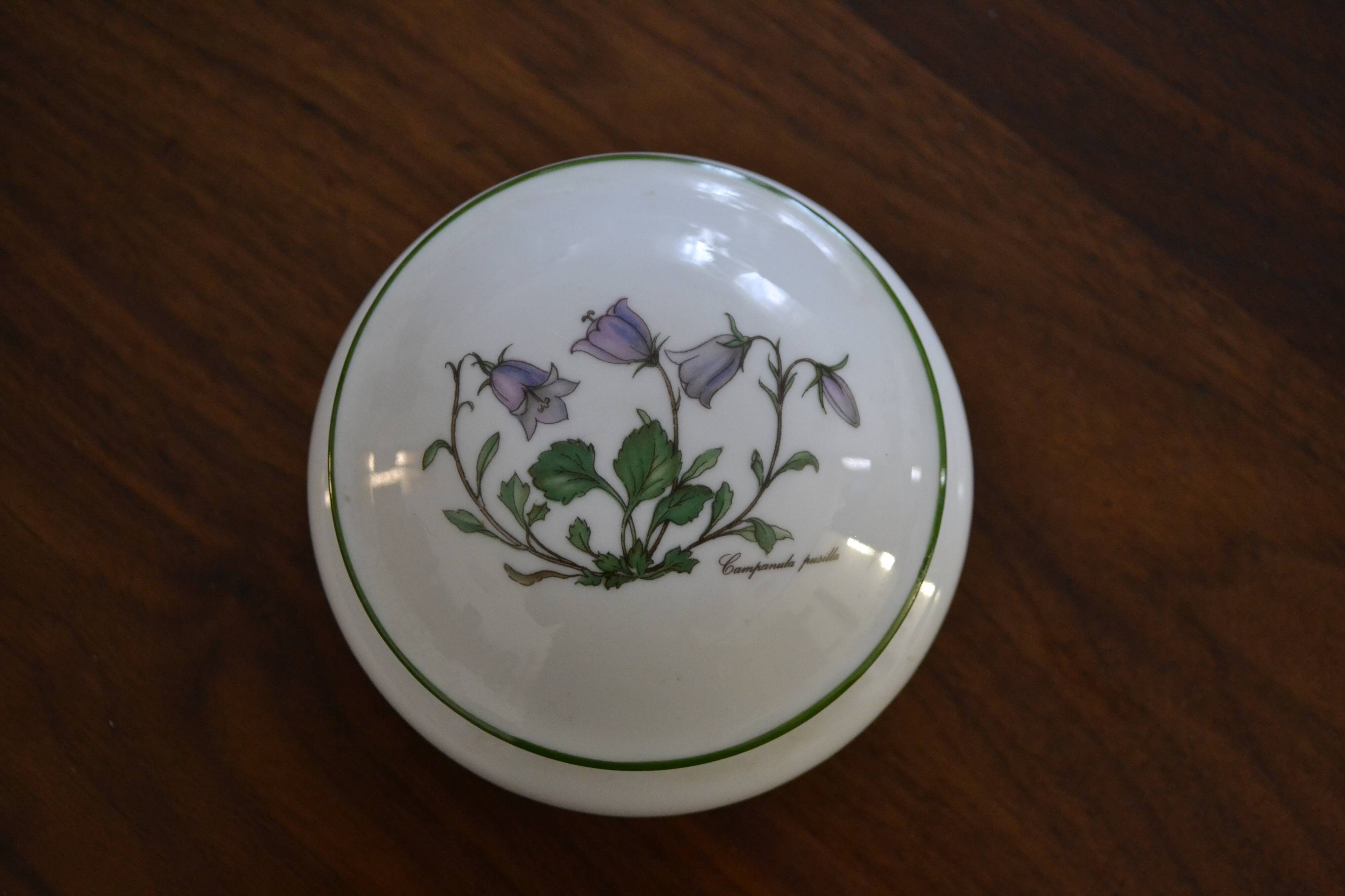 White porcelain flower box