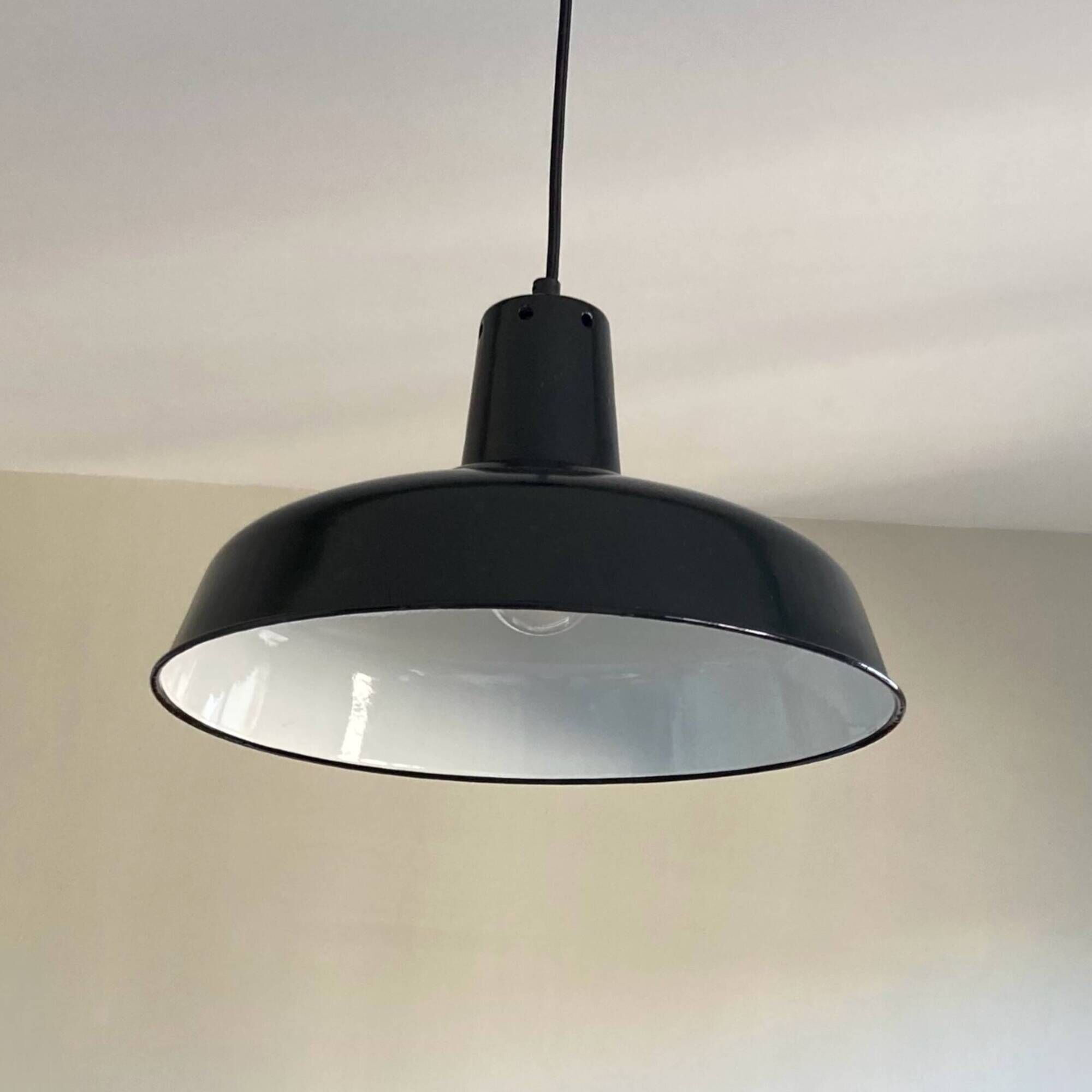 Old pendant lamp black enameled sheet metal industrial garage workshop vintage LAMP-7122