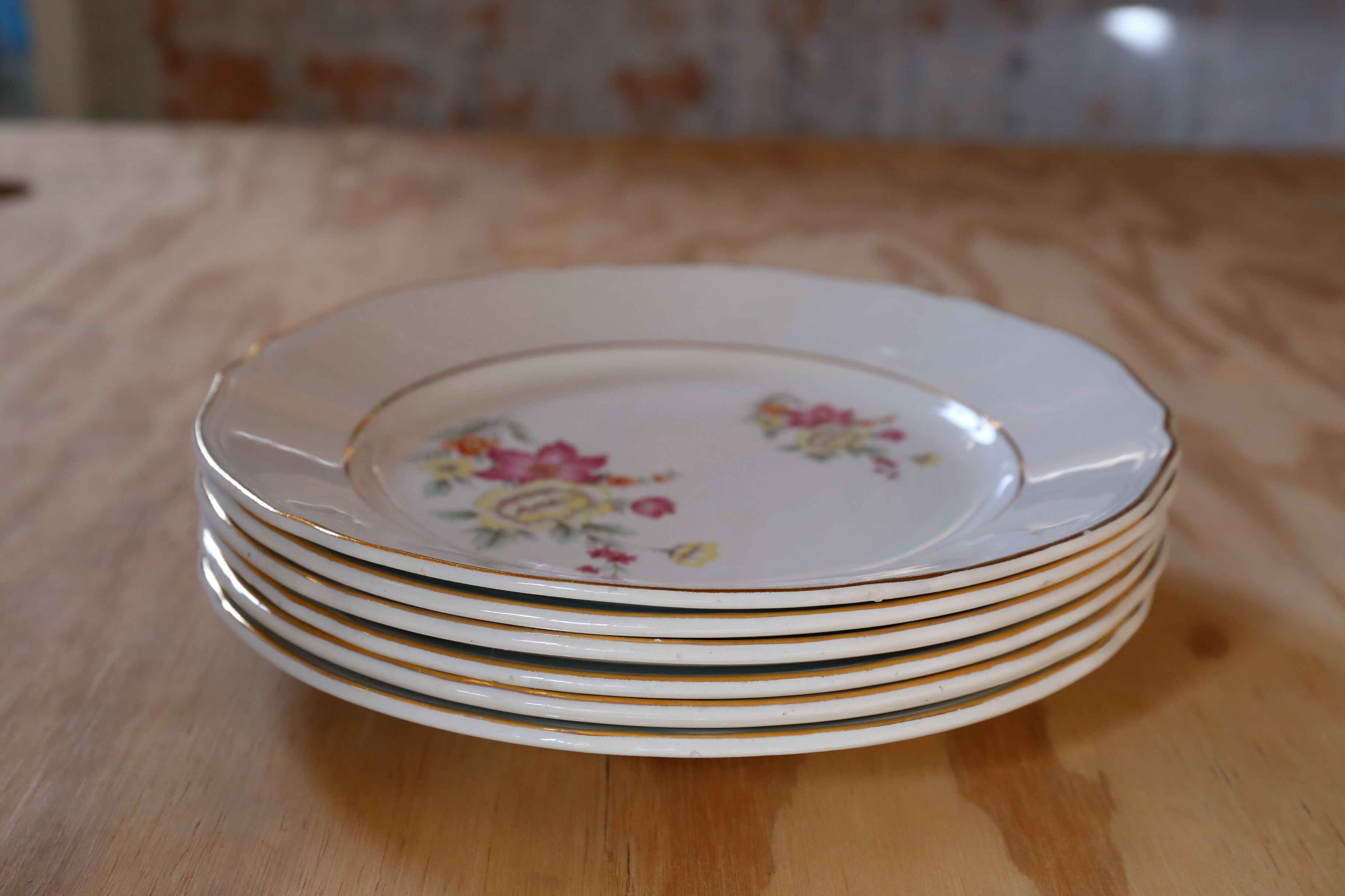 6 Vintage plates