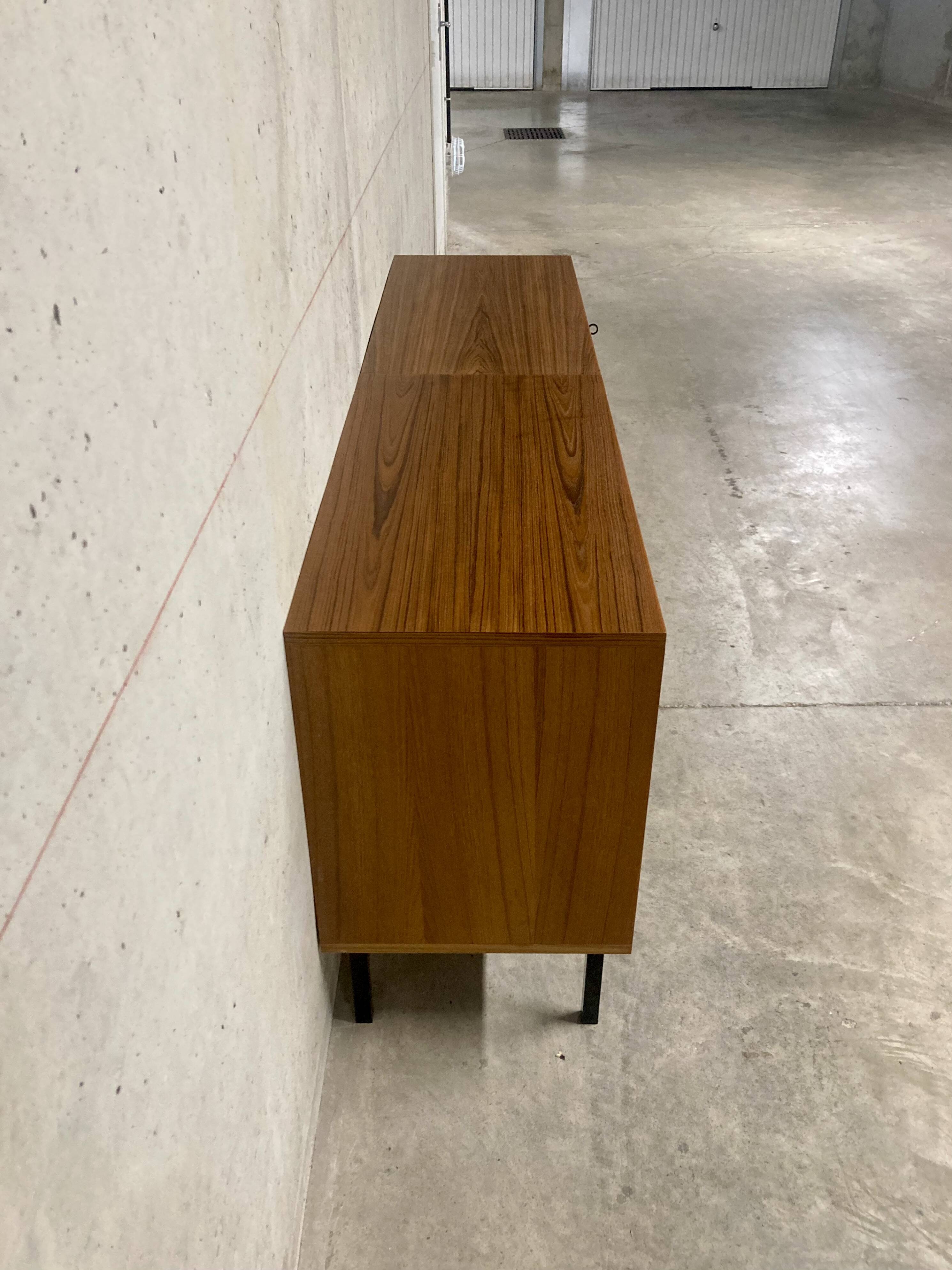 Enfilade moderniste vitrine teck Philippon et Lecoq vintage années 60