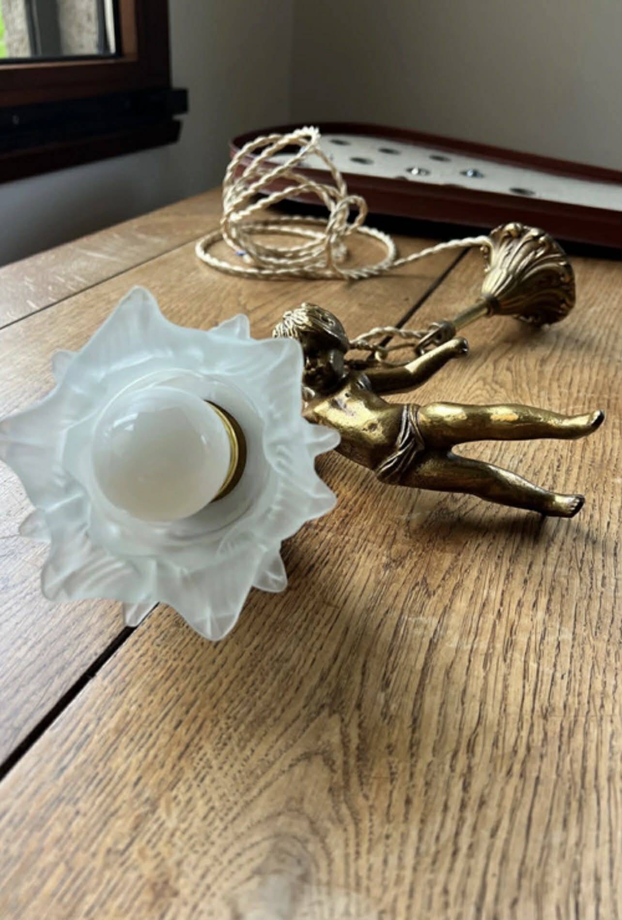 Suspension angelot in gilded bronze regulation – opaline tulip – restored