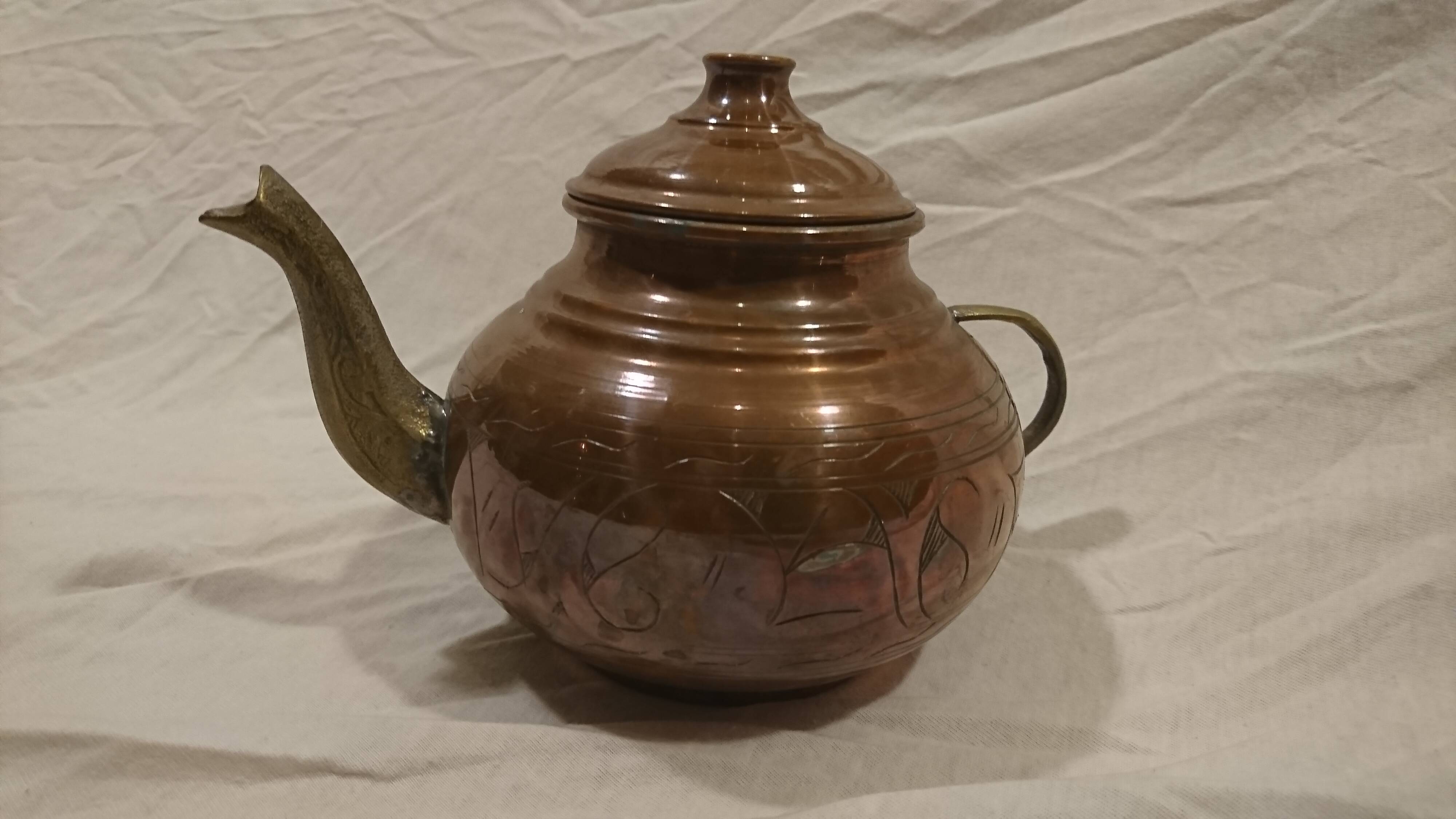 Copper and old brass theiere