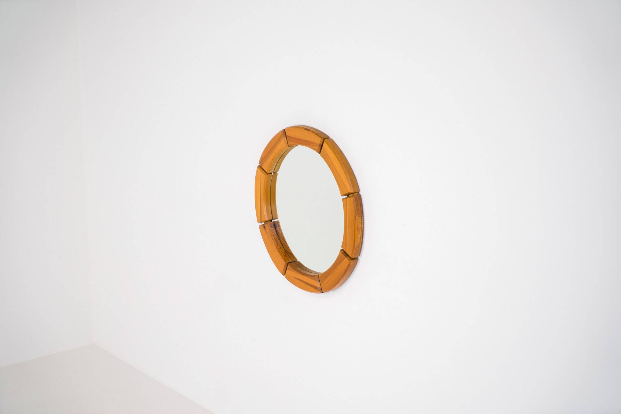 Sculptural wall-mirror in solid pine