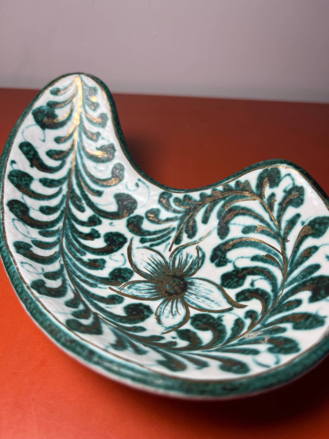 Ceramic pocket emptier