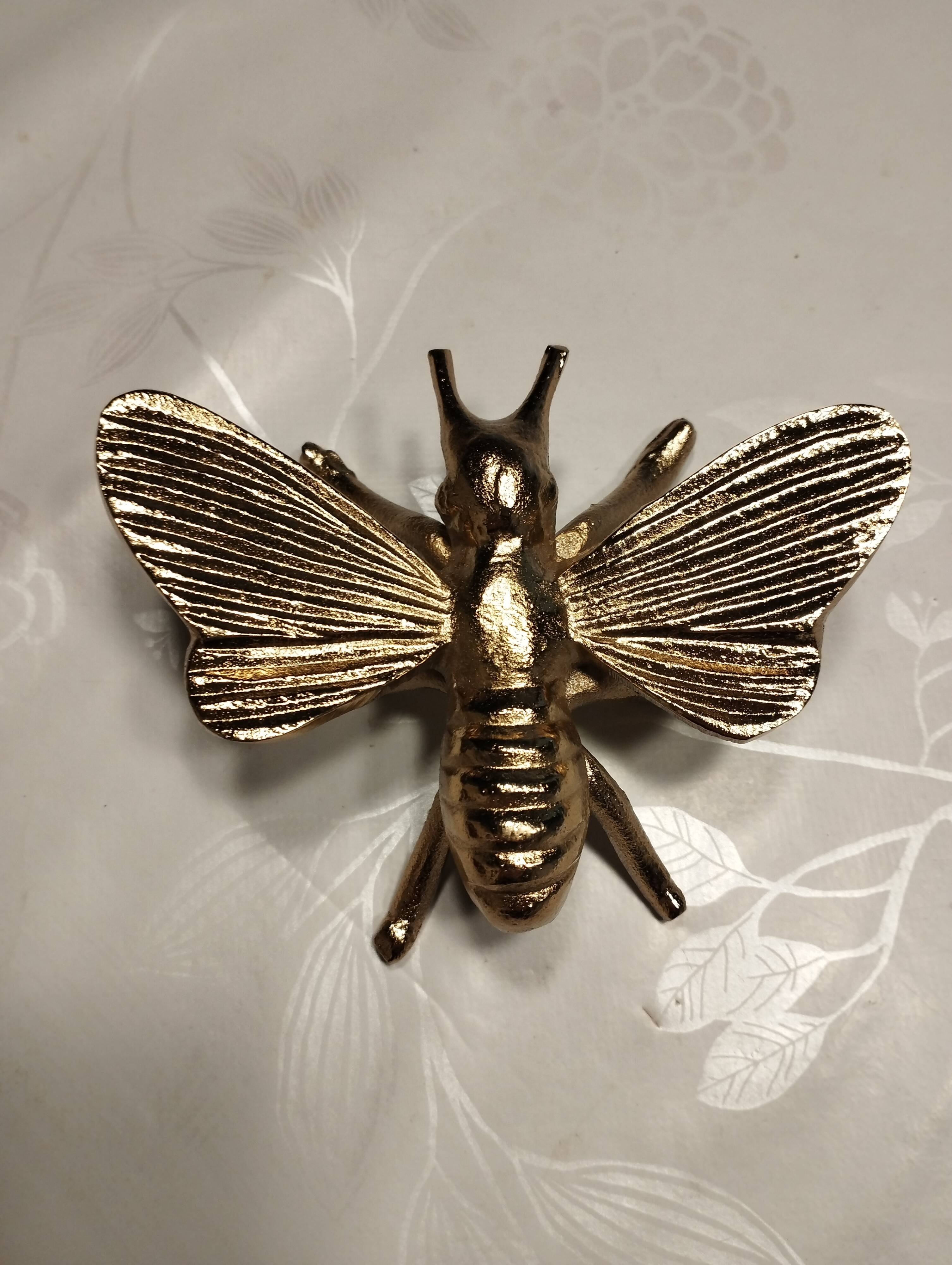paperweight - decoration to place - bee insect in gold metal