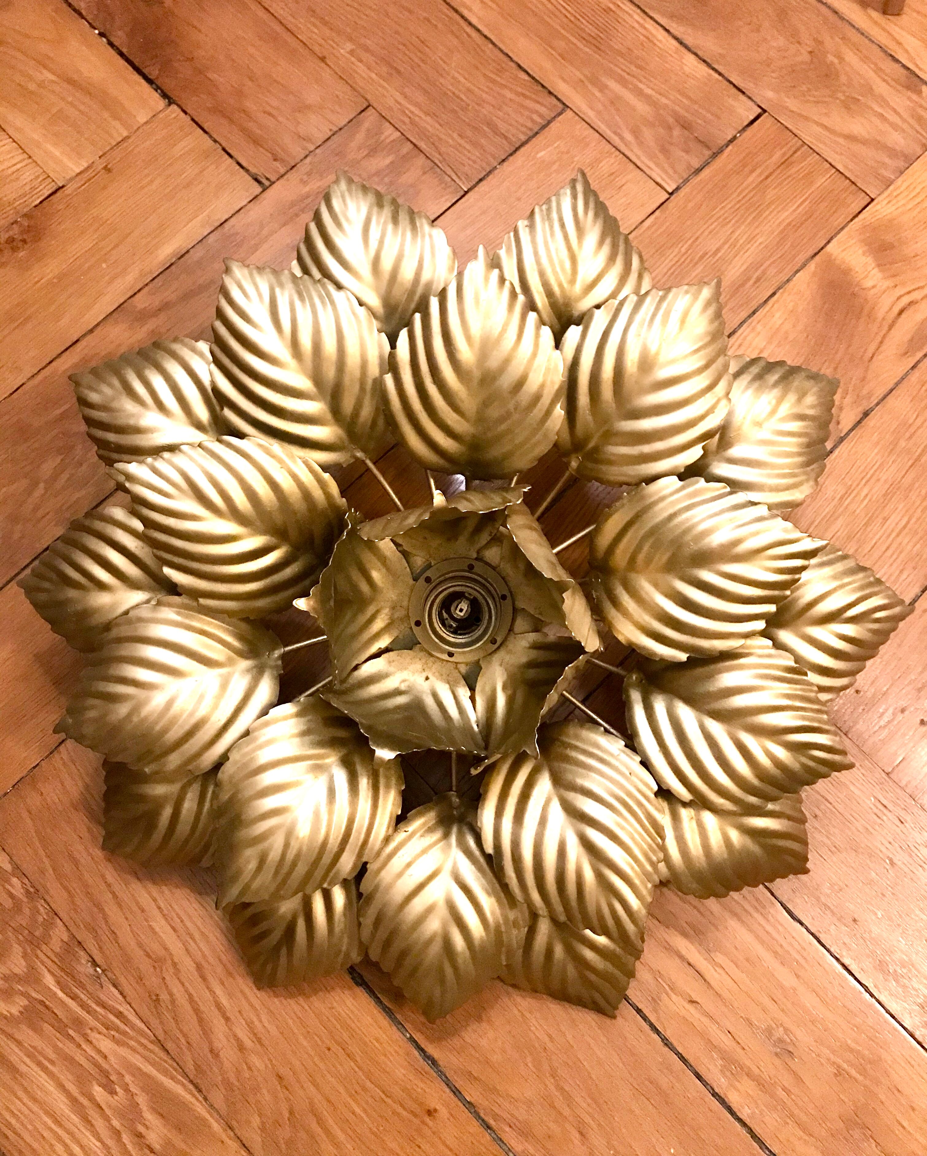 Flower/golden leaf ceiling