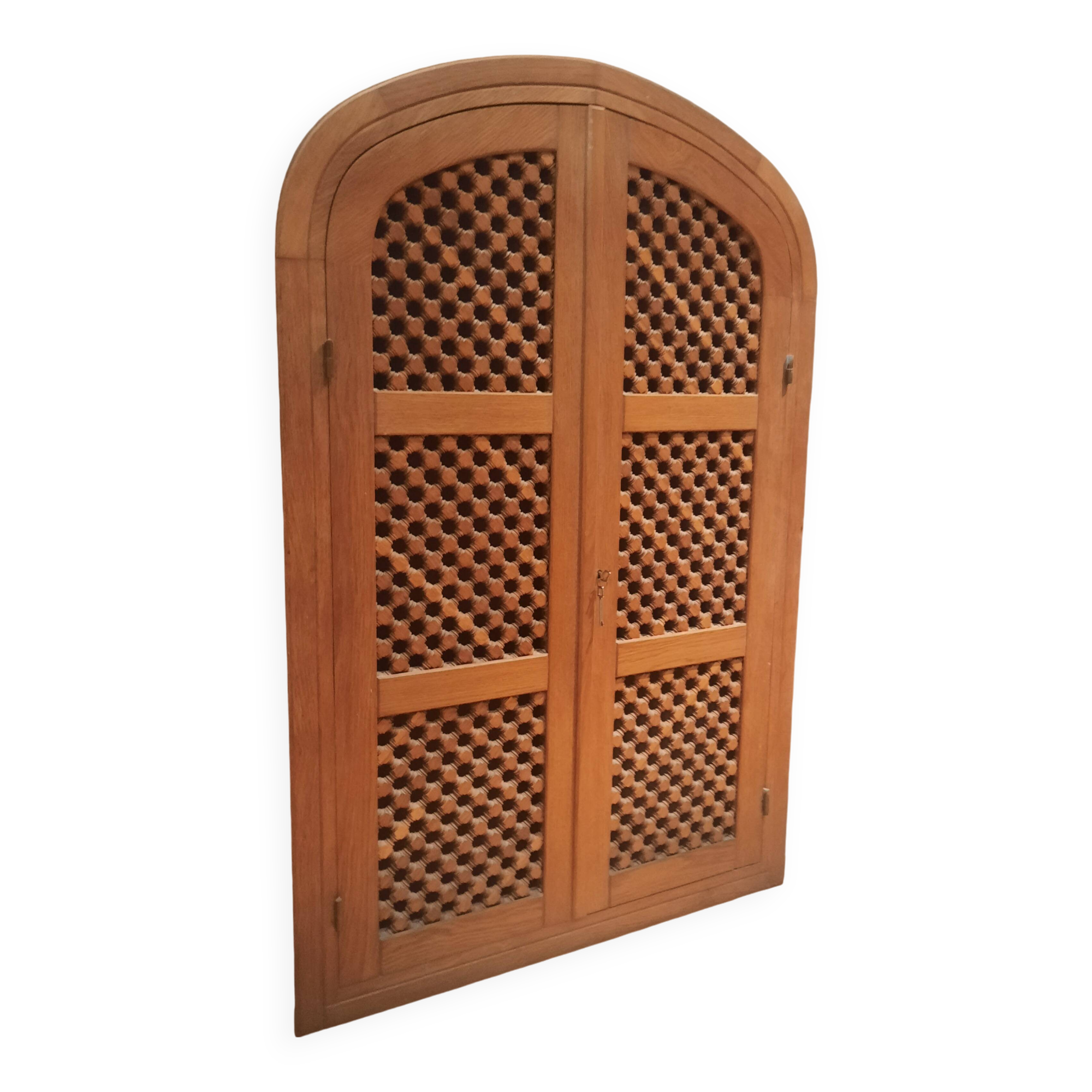 Double oriental door and its frame