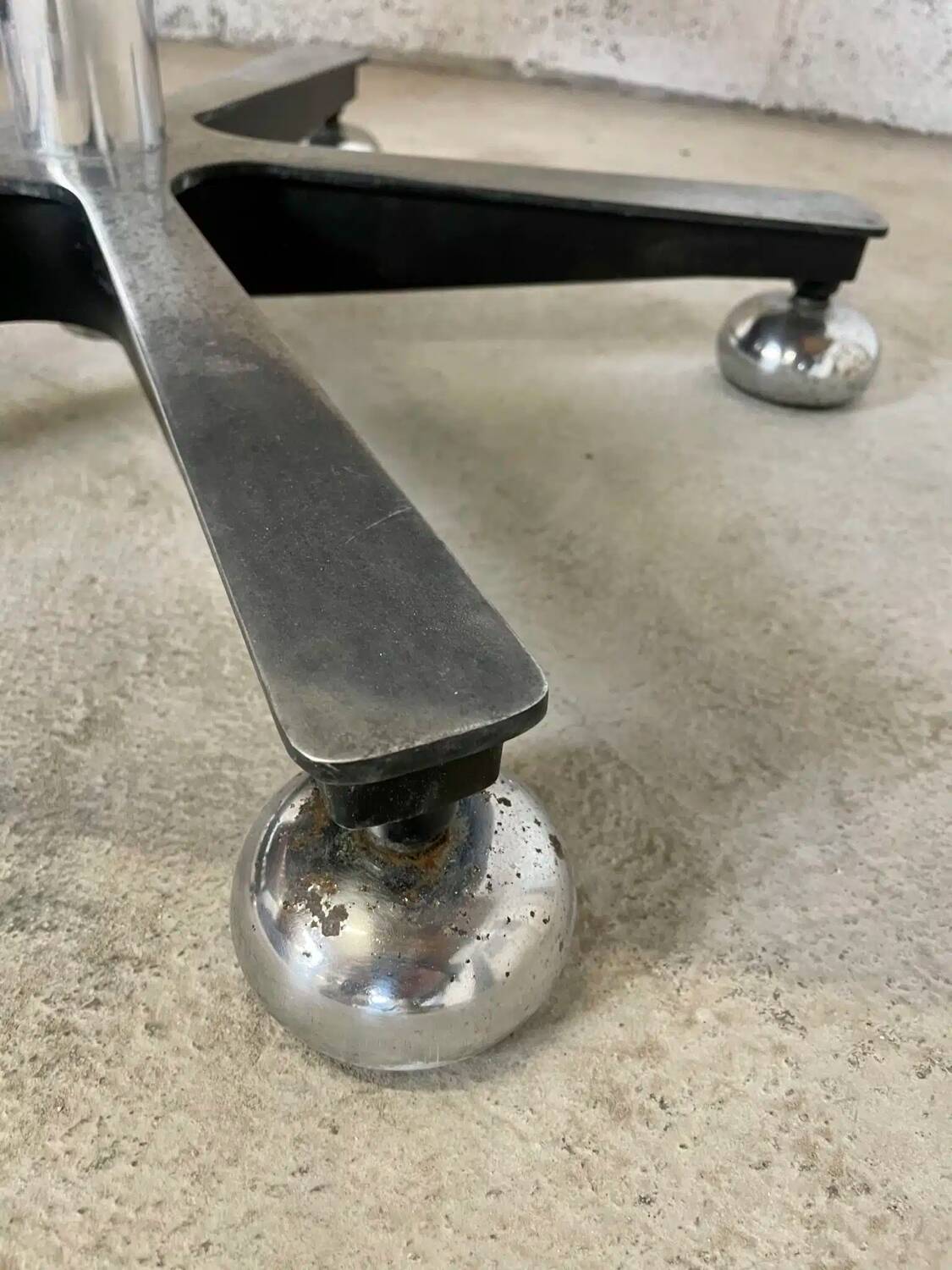 Pair of brown leather armchairs 1980