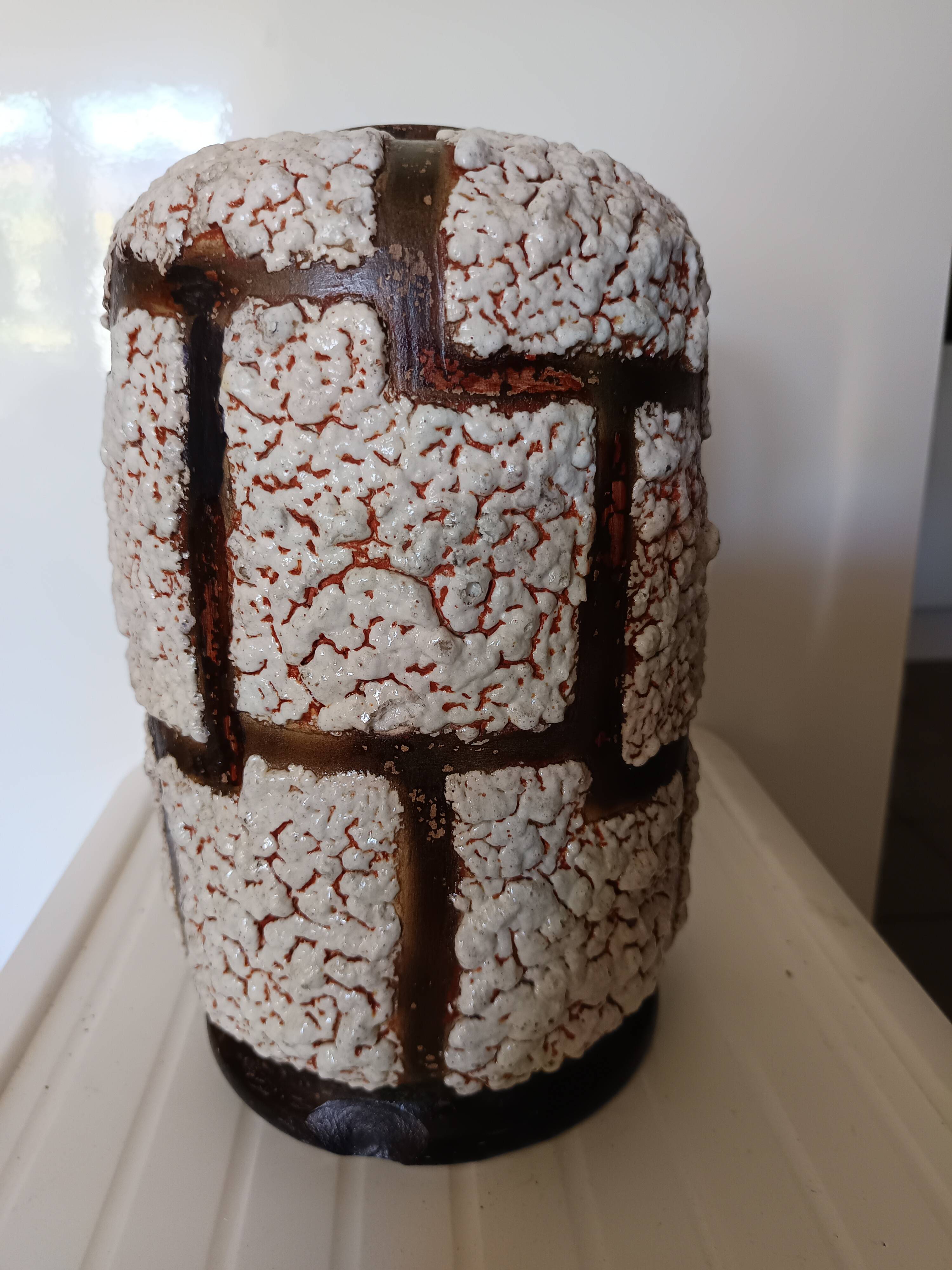 Large brutalist lamp base in glazed ceramic, Fat Lava decor 1970.