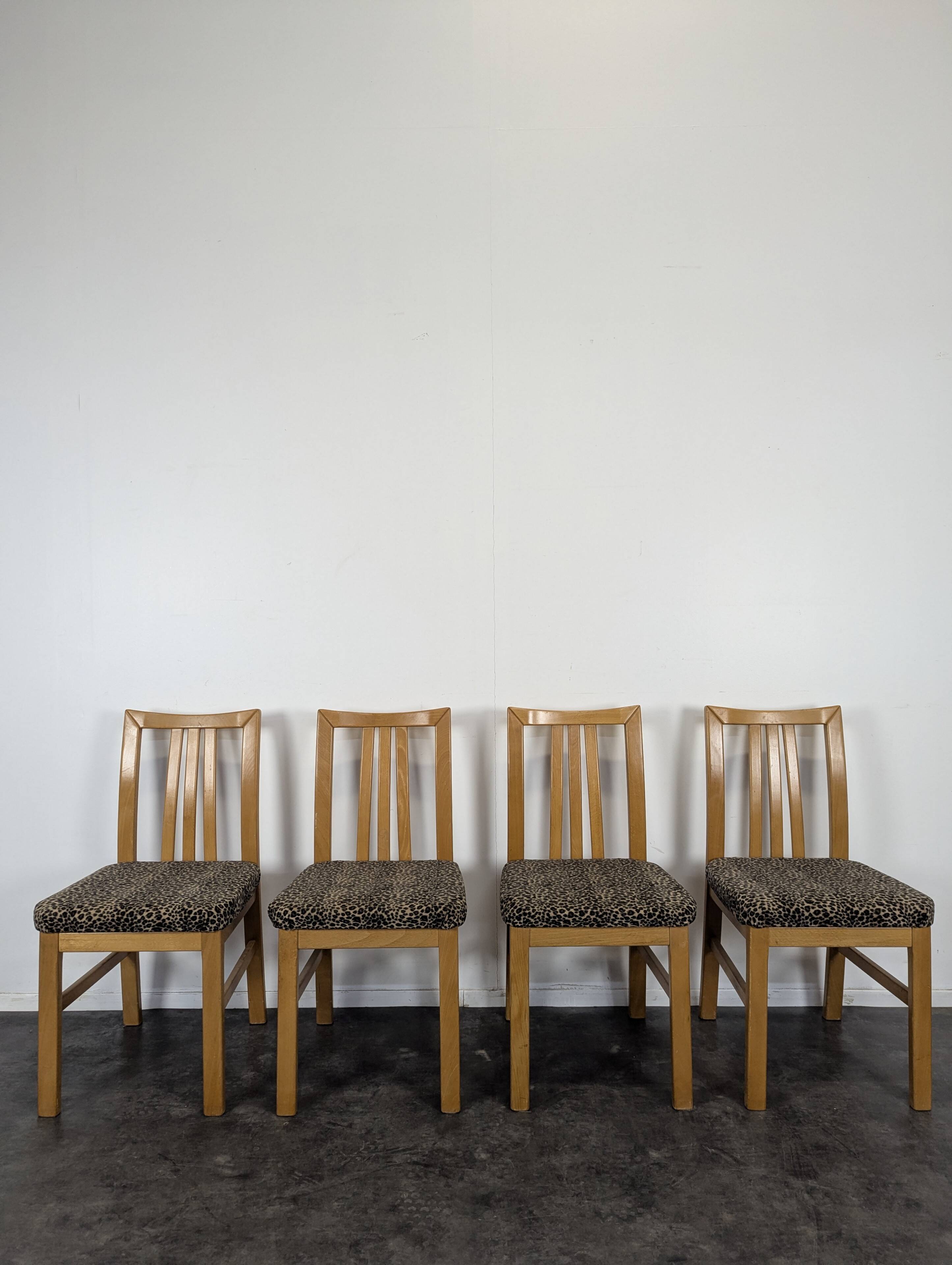 Série de 4 chaises design Italien
