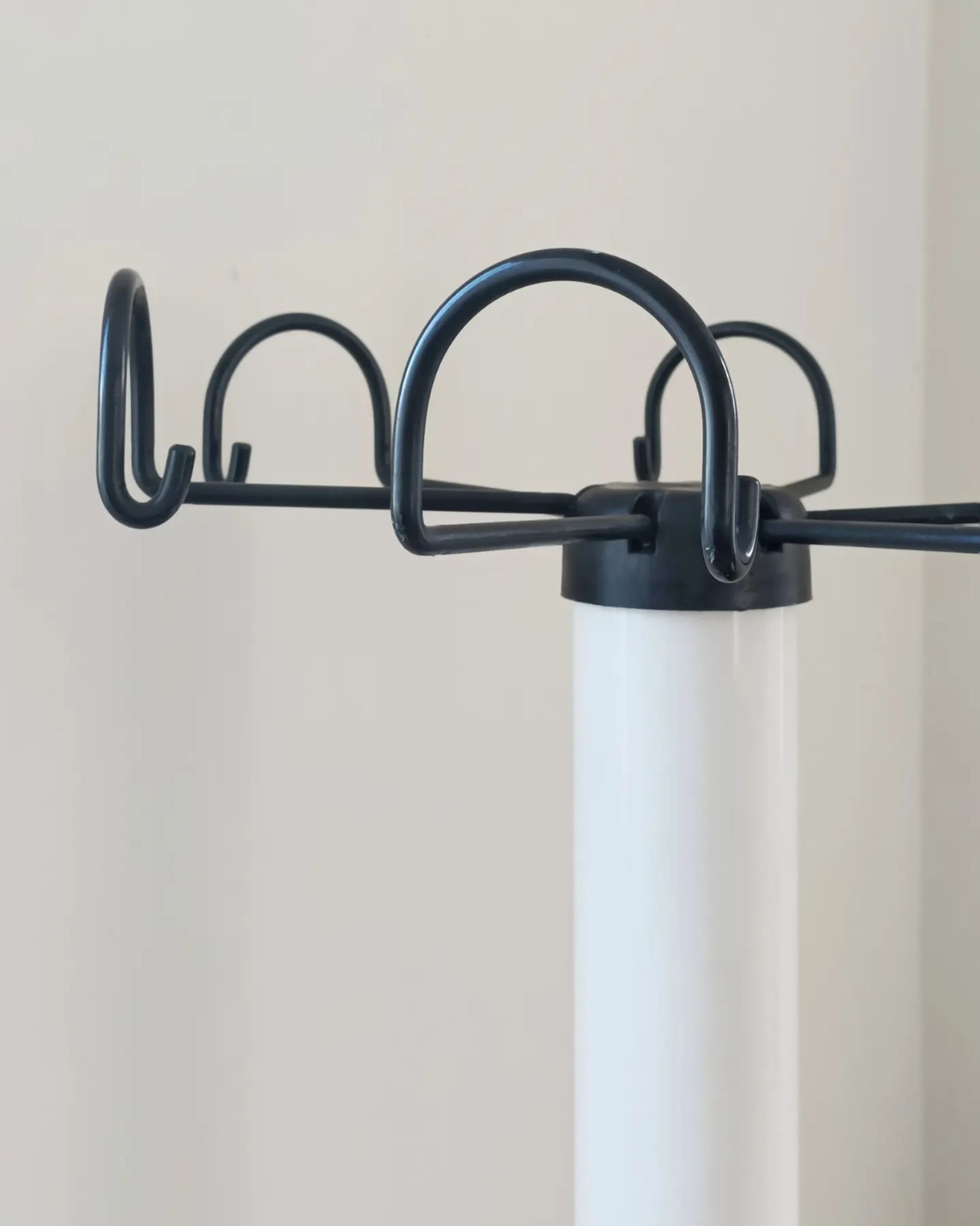 Black and white coat rack Seccose Italy 80s