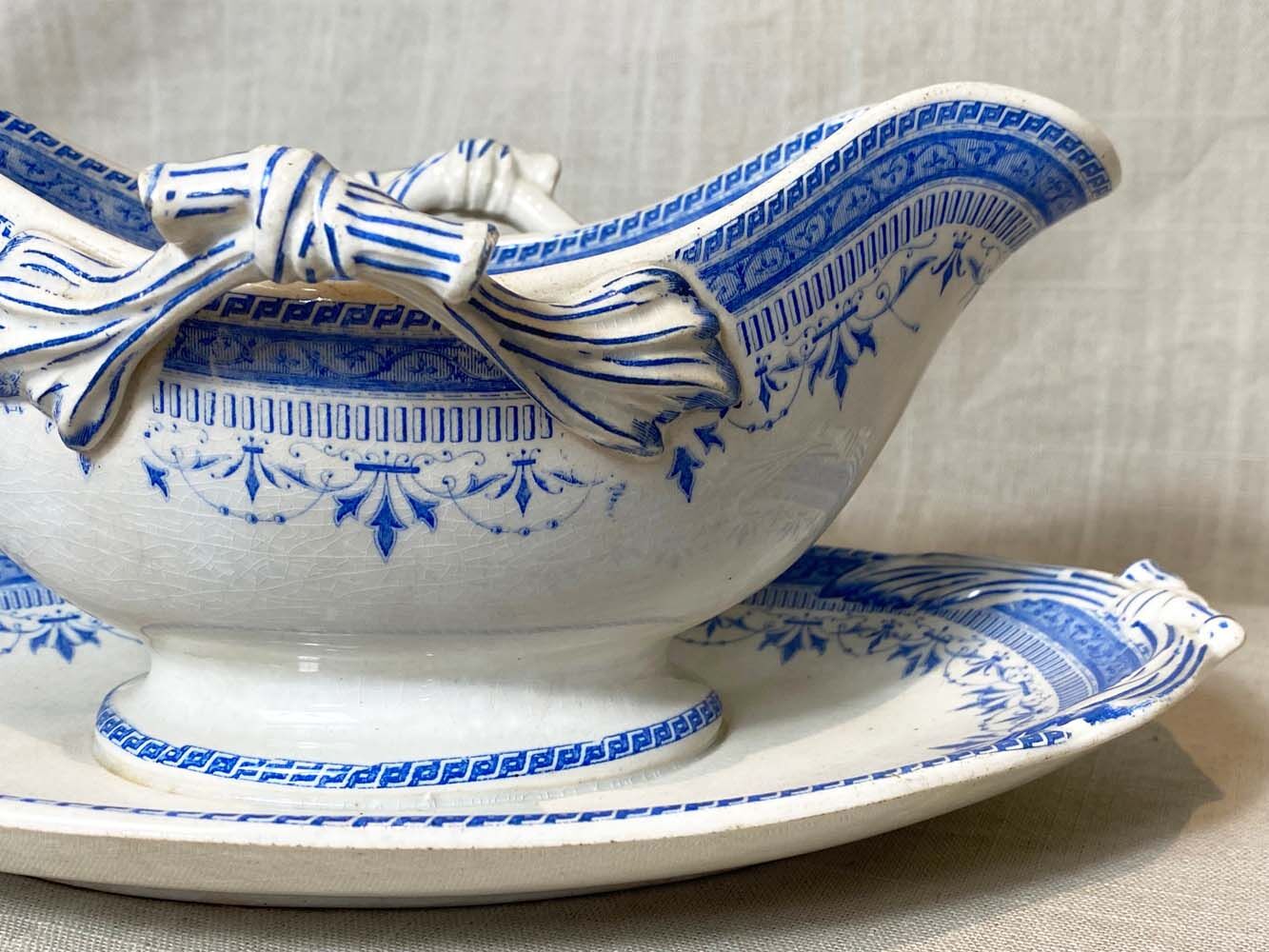 Ensemble B&Cie, Creil and Montereau, saucier with standing cup