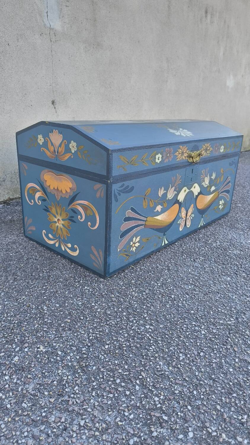Swedish hand-painted chest 1900