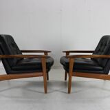 Ensemble de deux fauteuils au design scandinave avec coussins en cuir noir