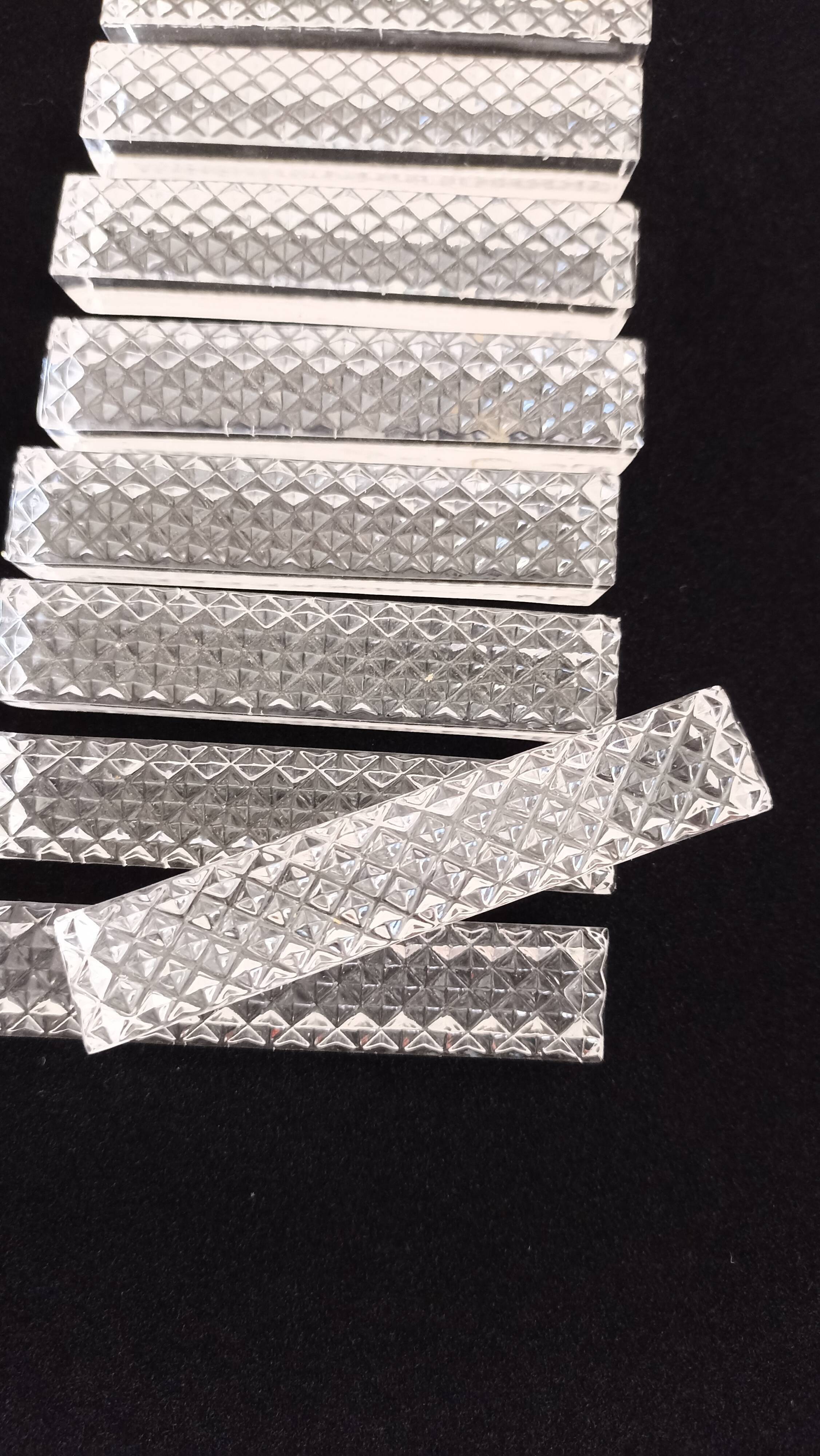 Knife holder chiseled glass