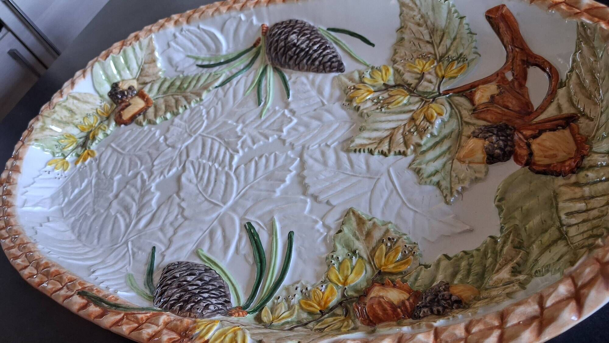 Serving dish Barbotine