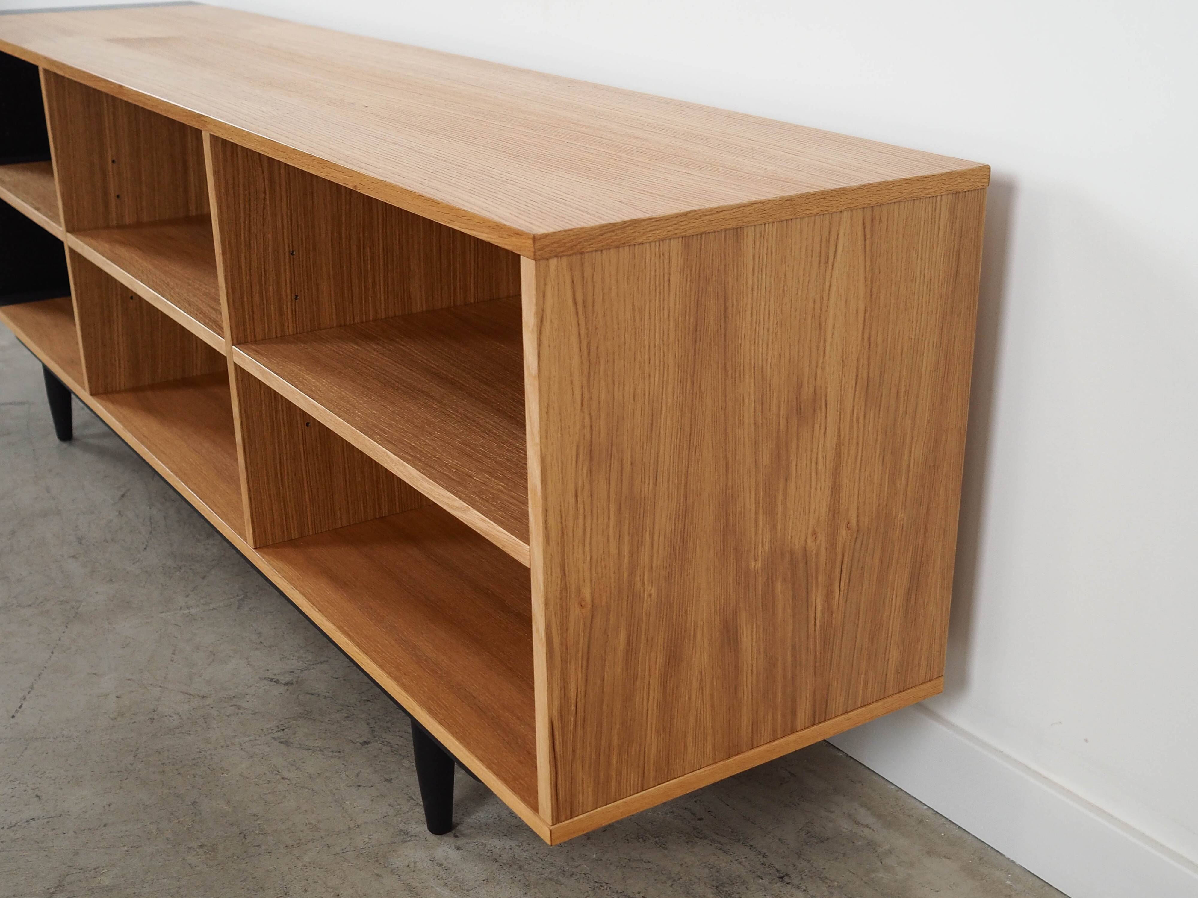 Bibliothèque en chêne, design scandinave