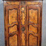 Armoire Bressane époque Louis XV en noyer et loupe d'orme vers 1750-1780