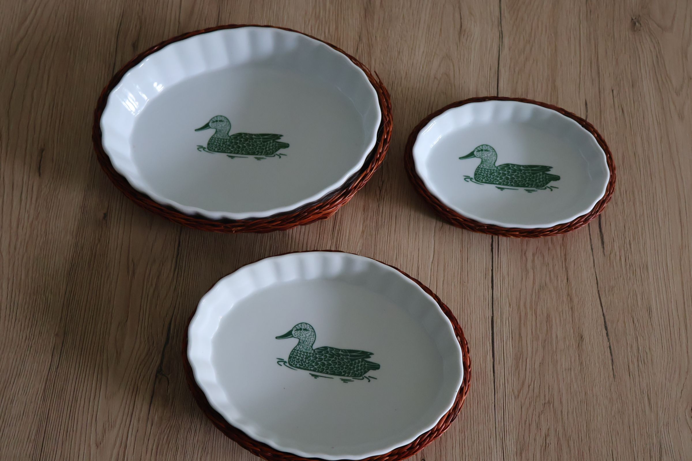 Plats ovales en faïence vert foncé