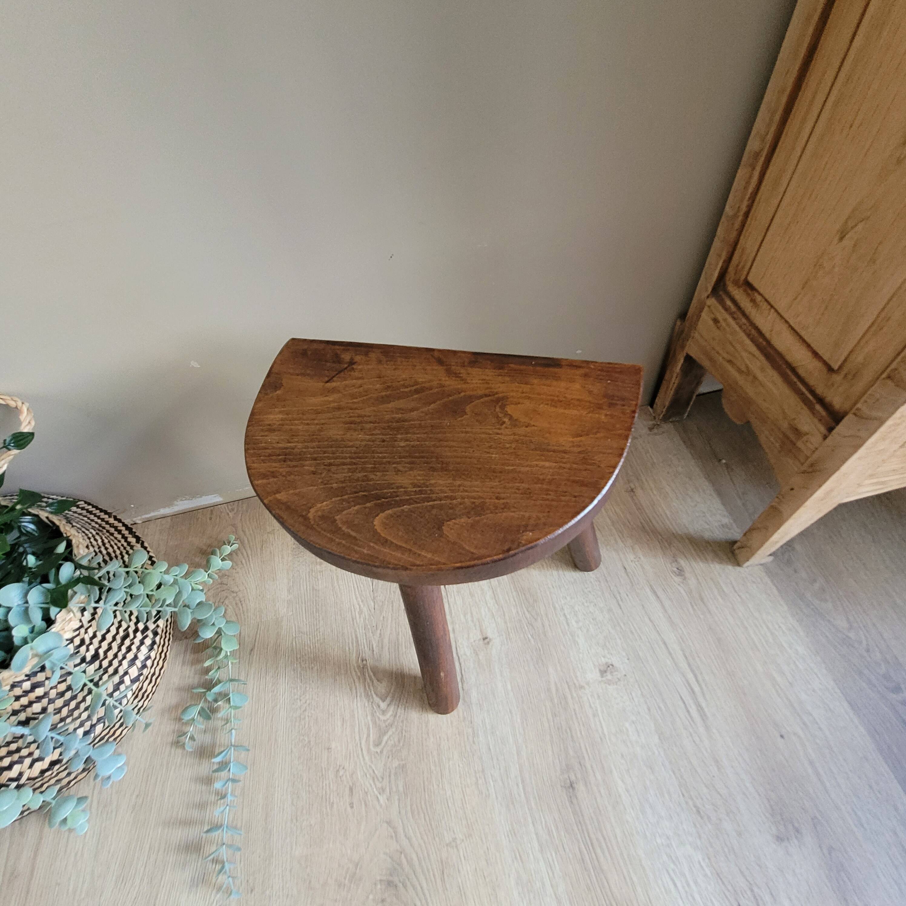 Tripod stool 02