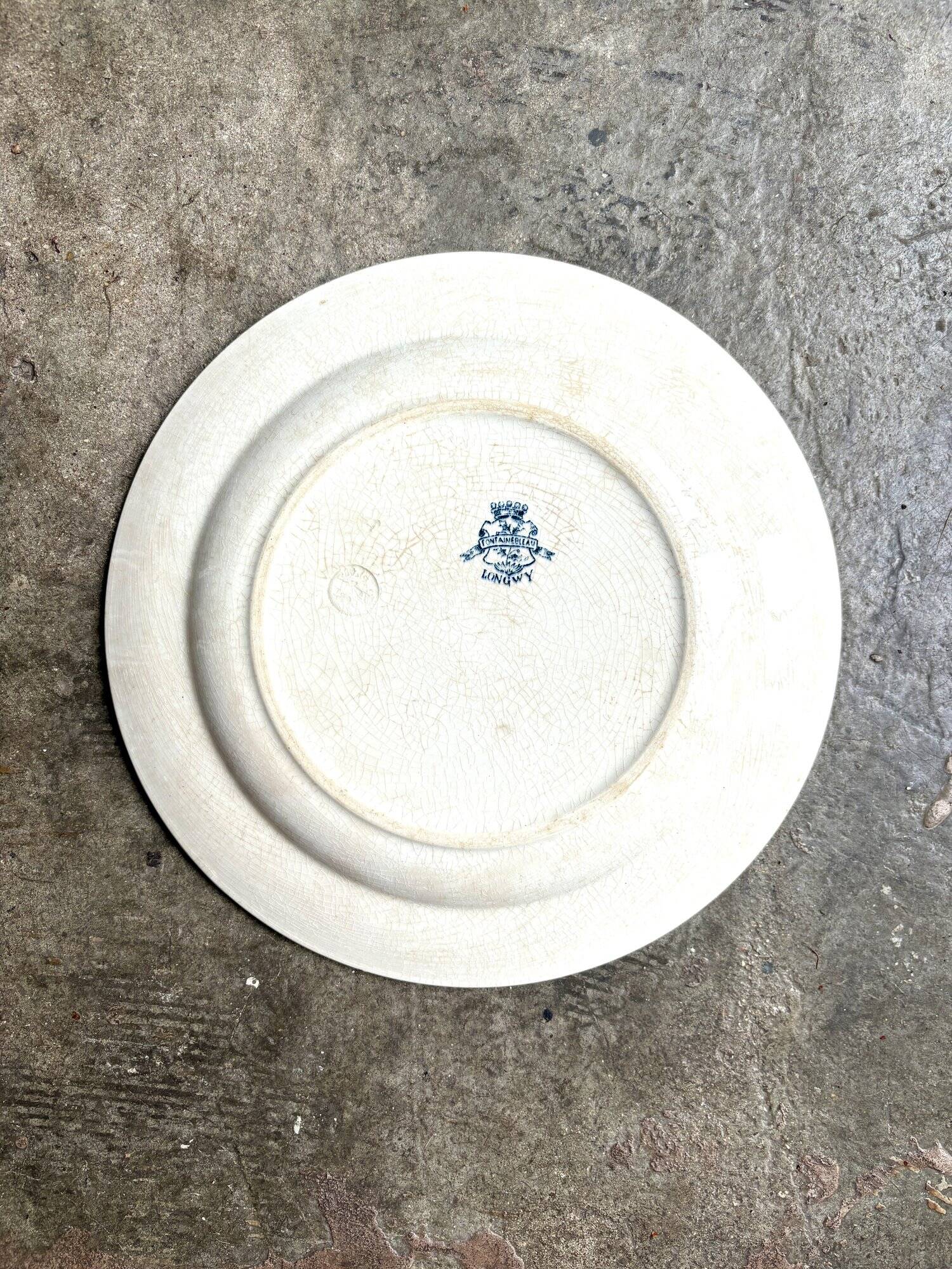 Longwy round dish in iron clay, "Fontainebleau" service