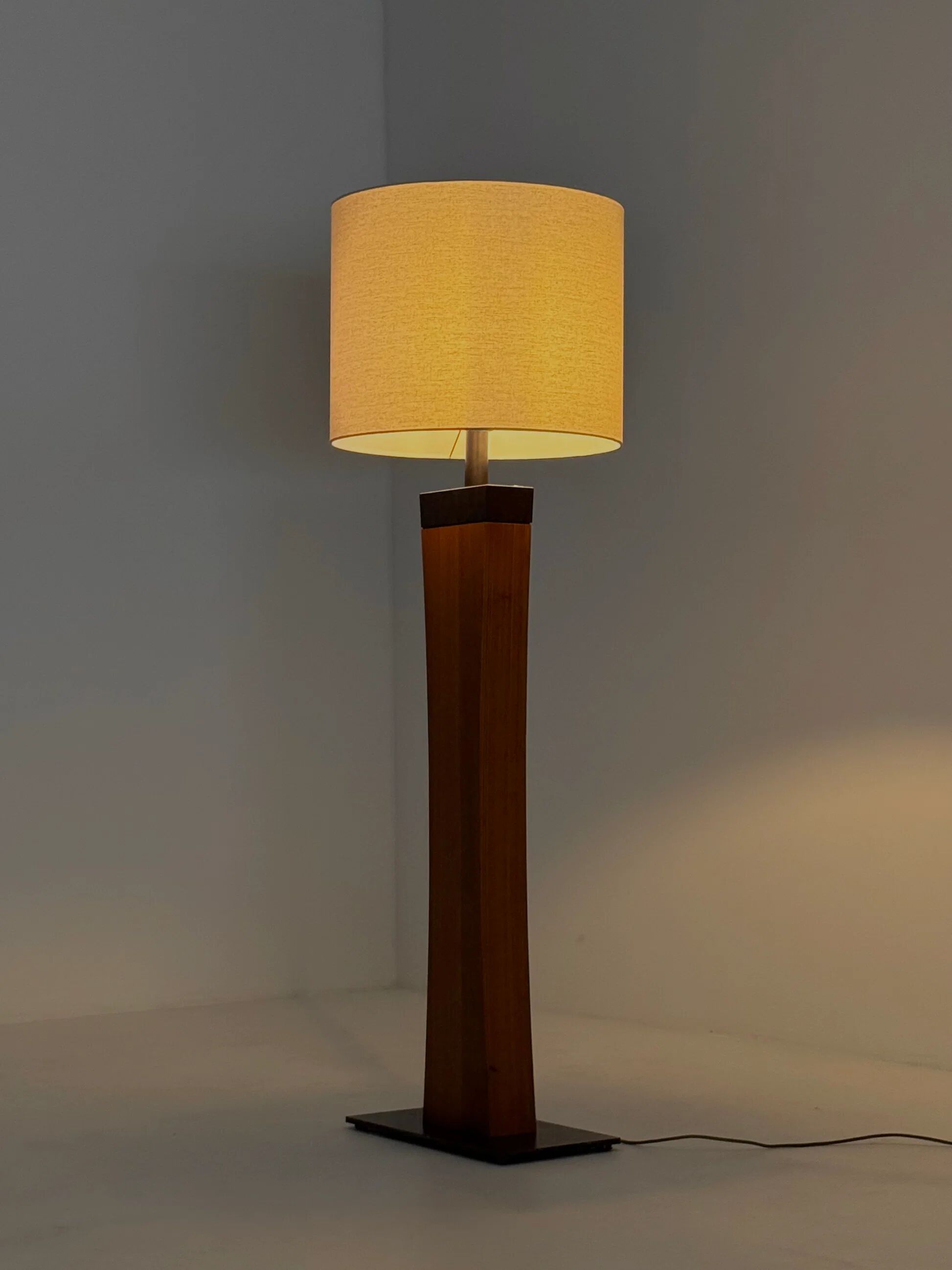 Lampe de sol en teck des années 50 italienne