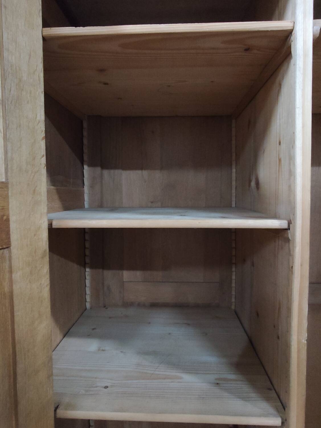 Very old oak wardrobe in very good condition