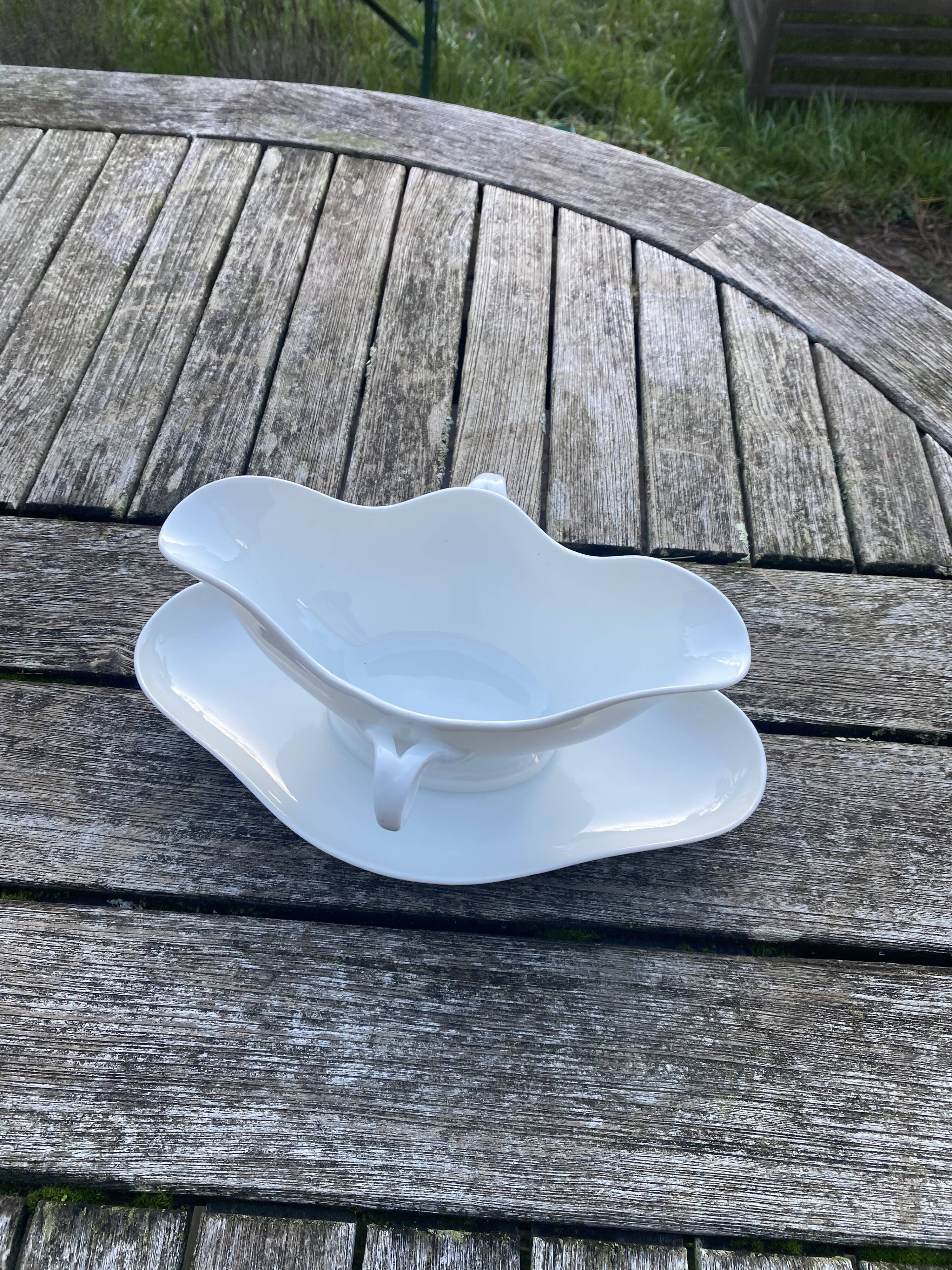 Porcelain sauce boat tableware