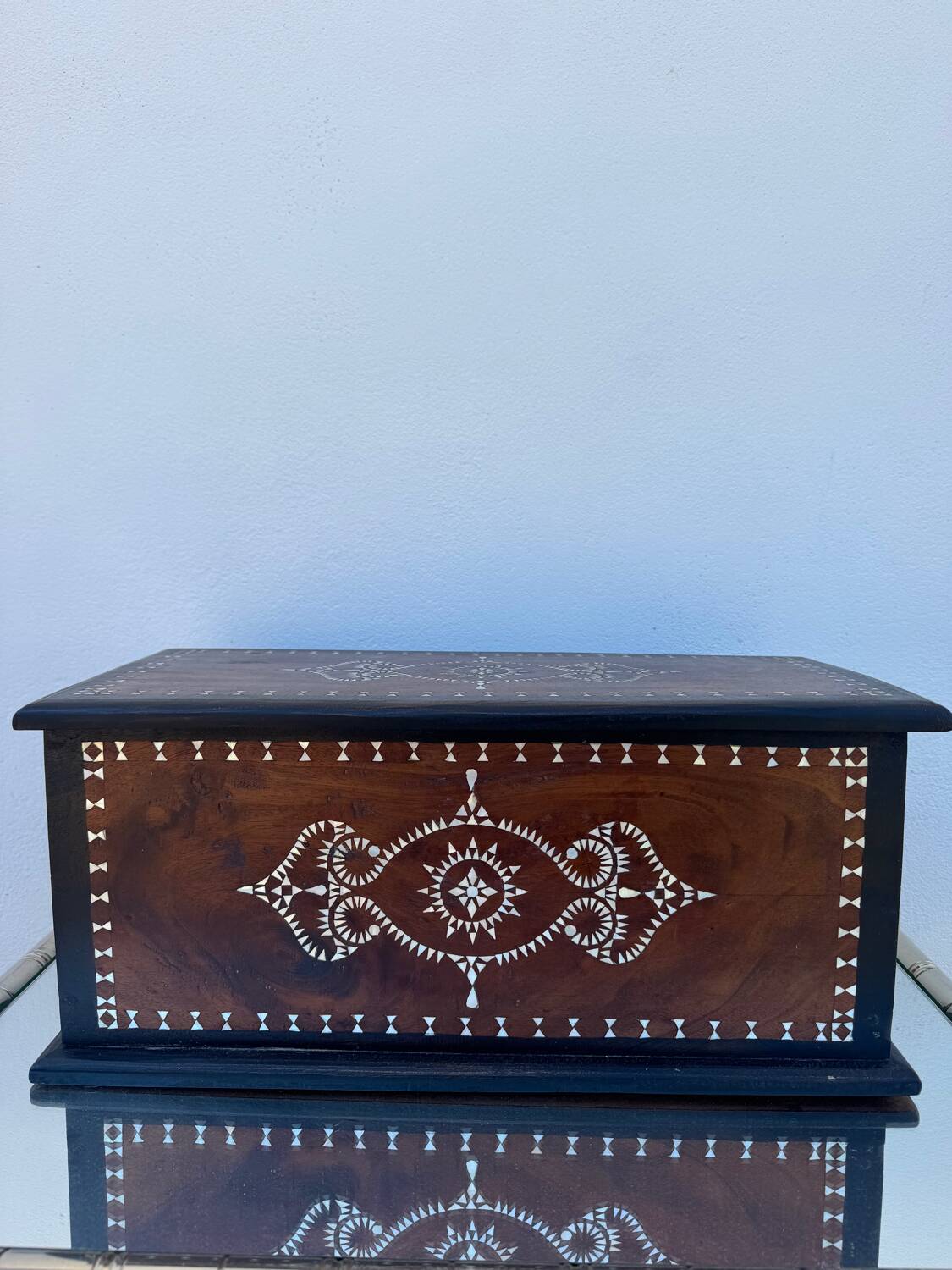 Coffre oriental marqueterie nacre ancien