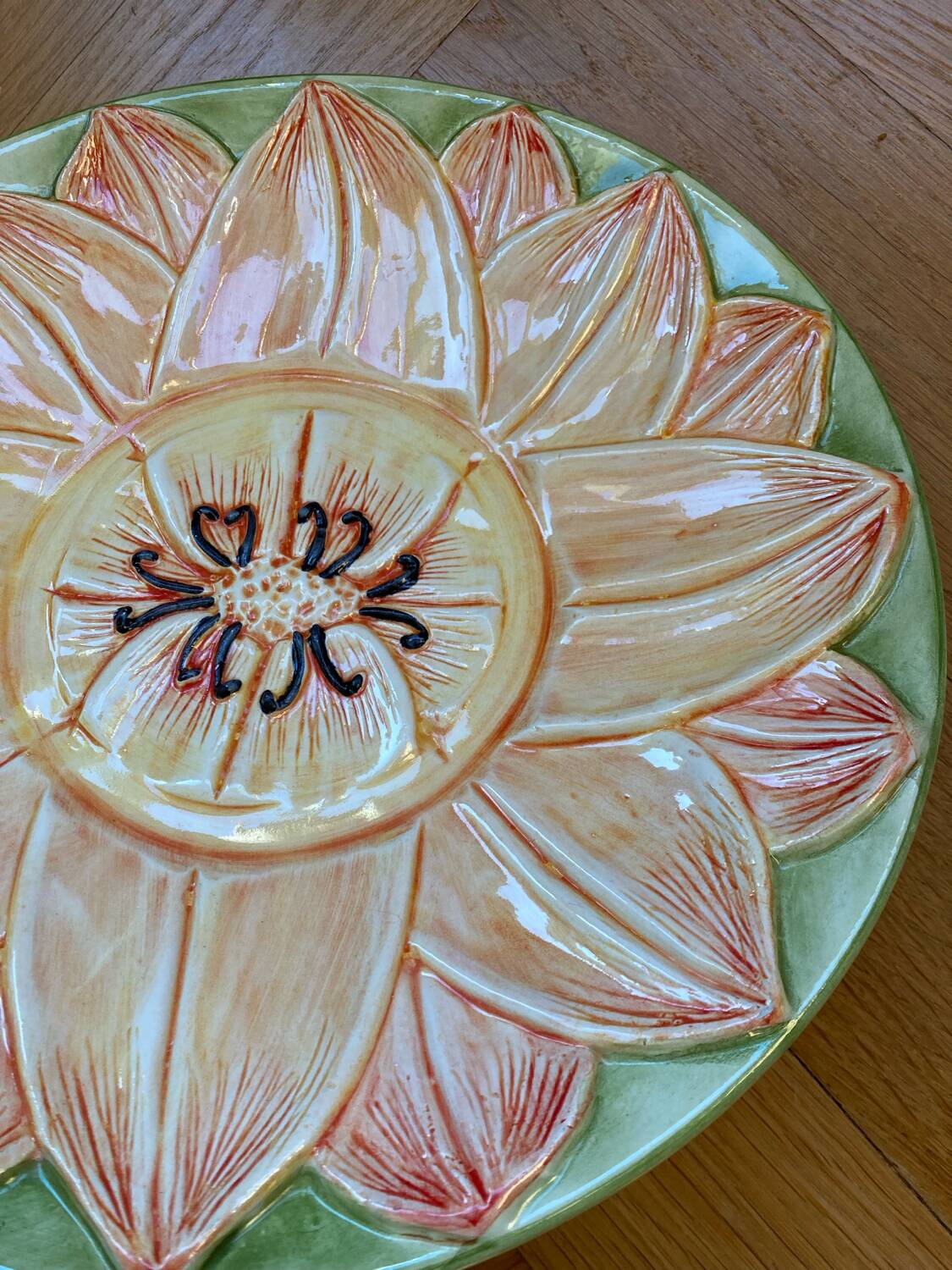 Water lily trompe l'oeil barbotine dish