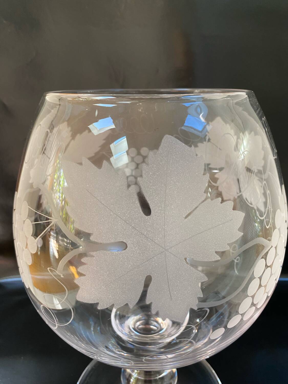 Large engraved grape crystal bowl St Hilaire
