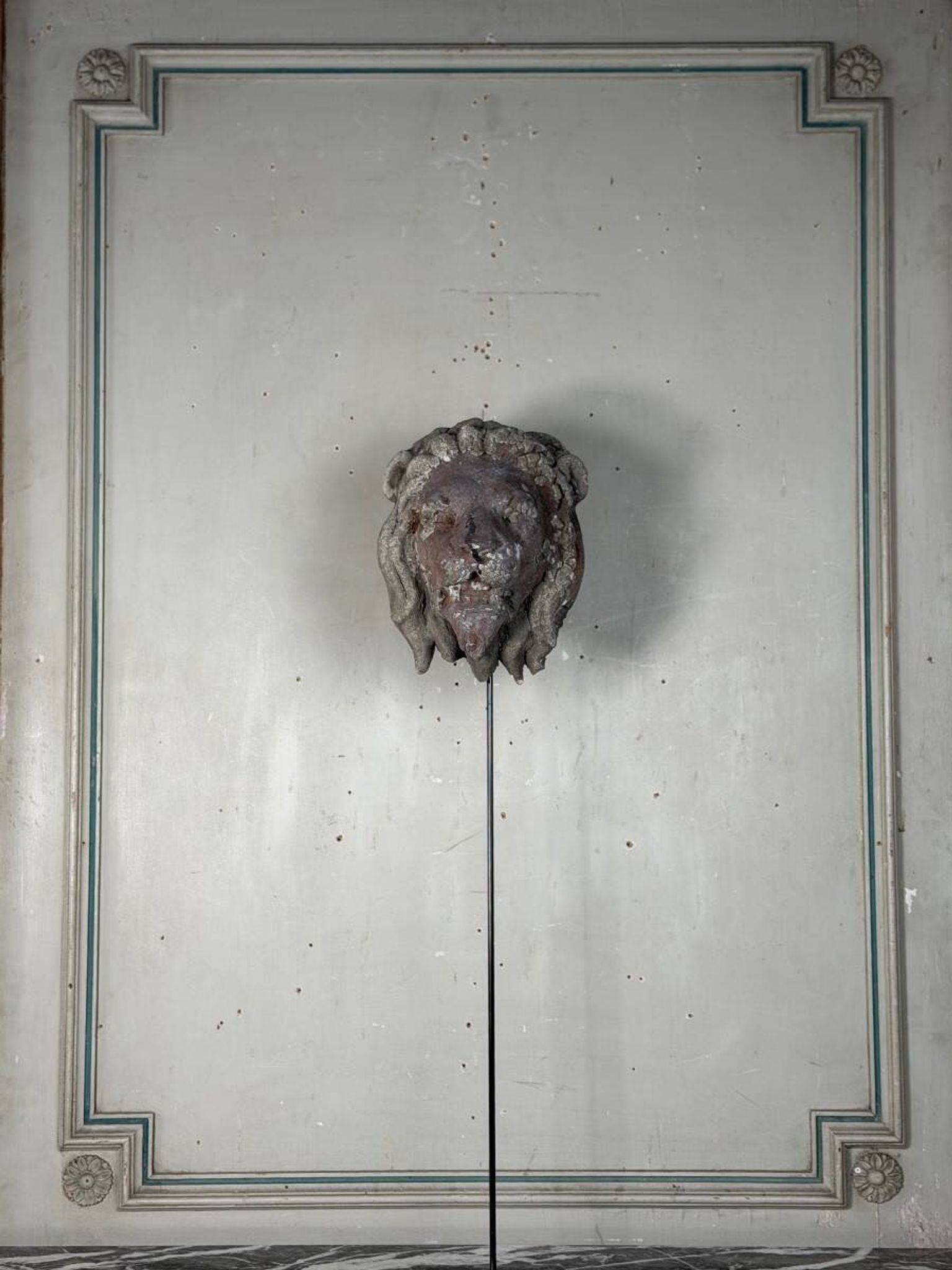 Sculpture en terre cuite, cache-boulin, élément de façade XIXème siècle