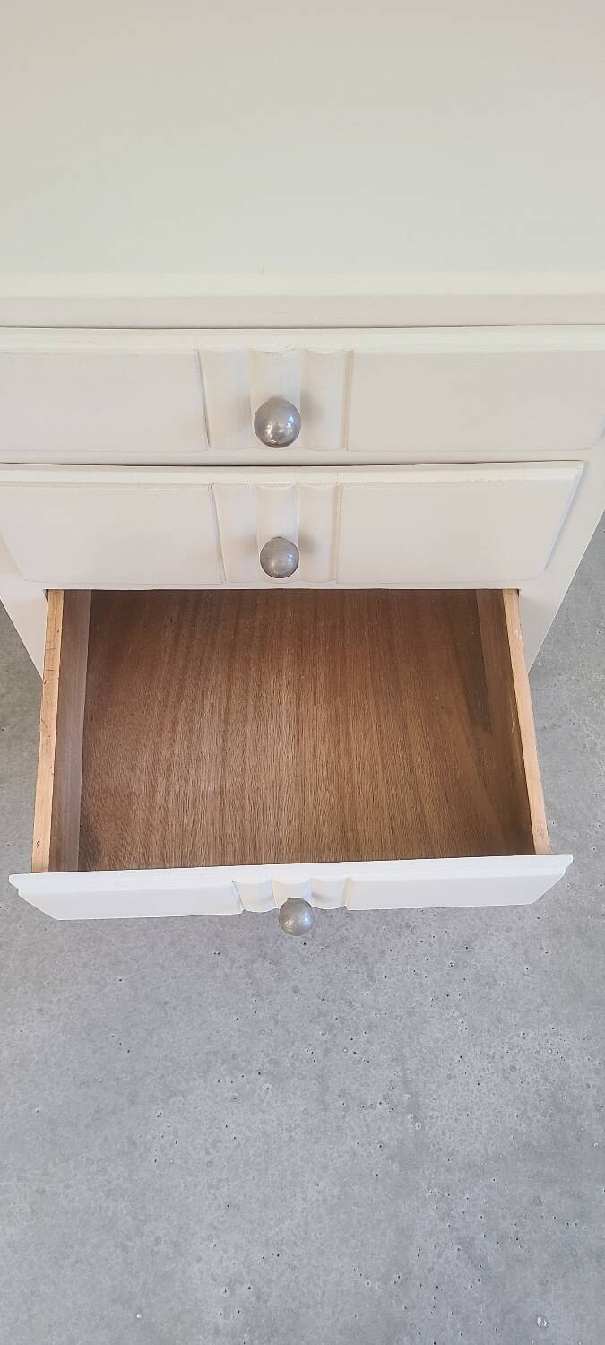 Bureau ancien Art Déco blanc bois massif boutons boules métal vintage