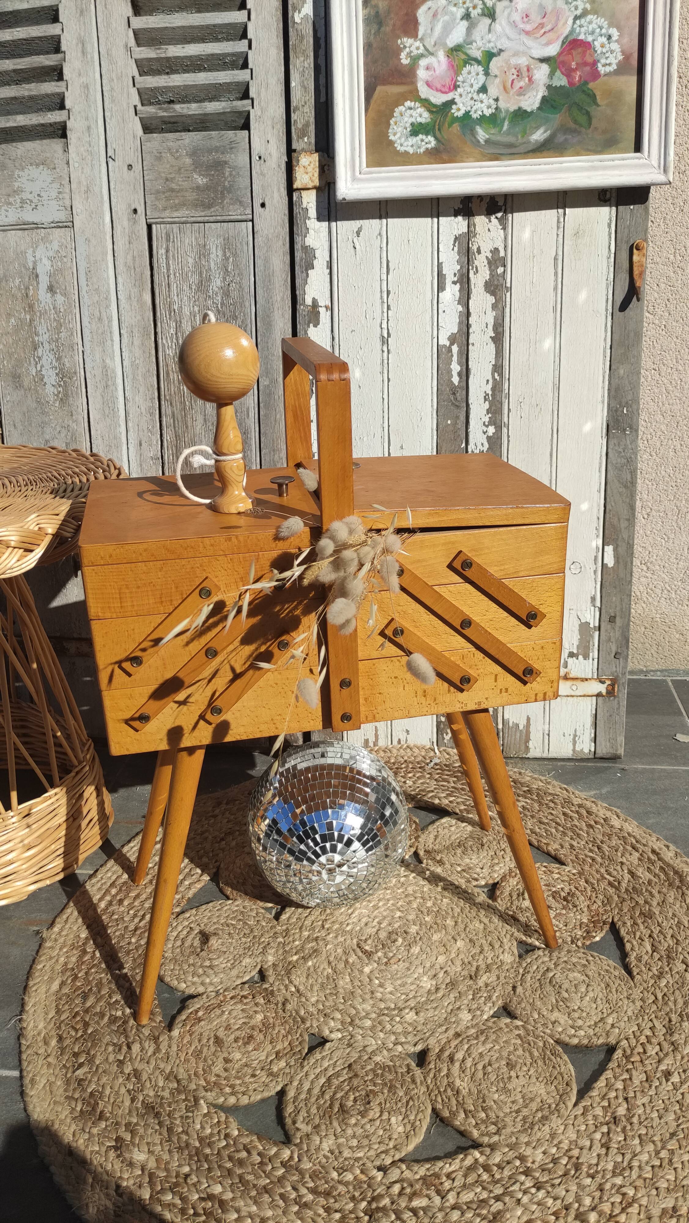 Vintage worker compass feet from the 50s