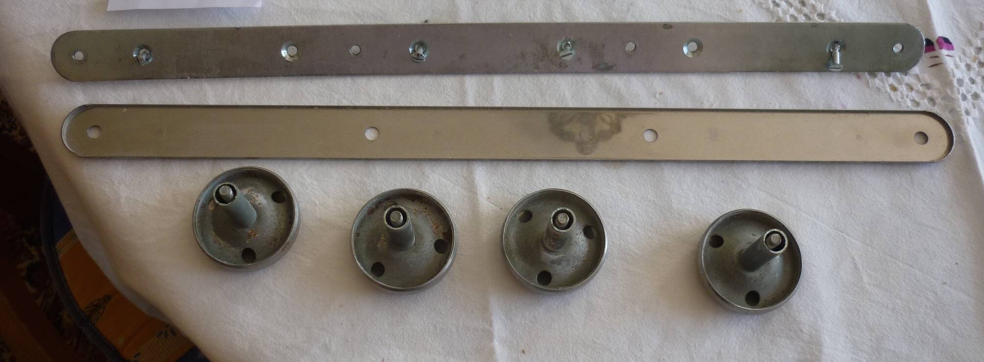 Coat rack with 4 hooks