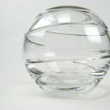 Vase boule en cristal, taillé spirale