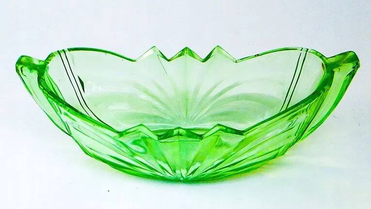 A8T Niemen Stolle Art Deco uranium fruit bowl