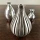 Ensemble de trois vases danois en étain Art déco Just Andersen des années 1930