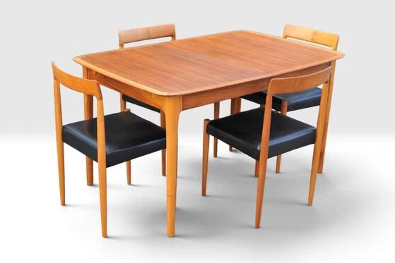 Extendable vintage Lübke table with 4 Lübke teak chairs