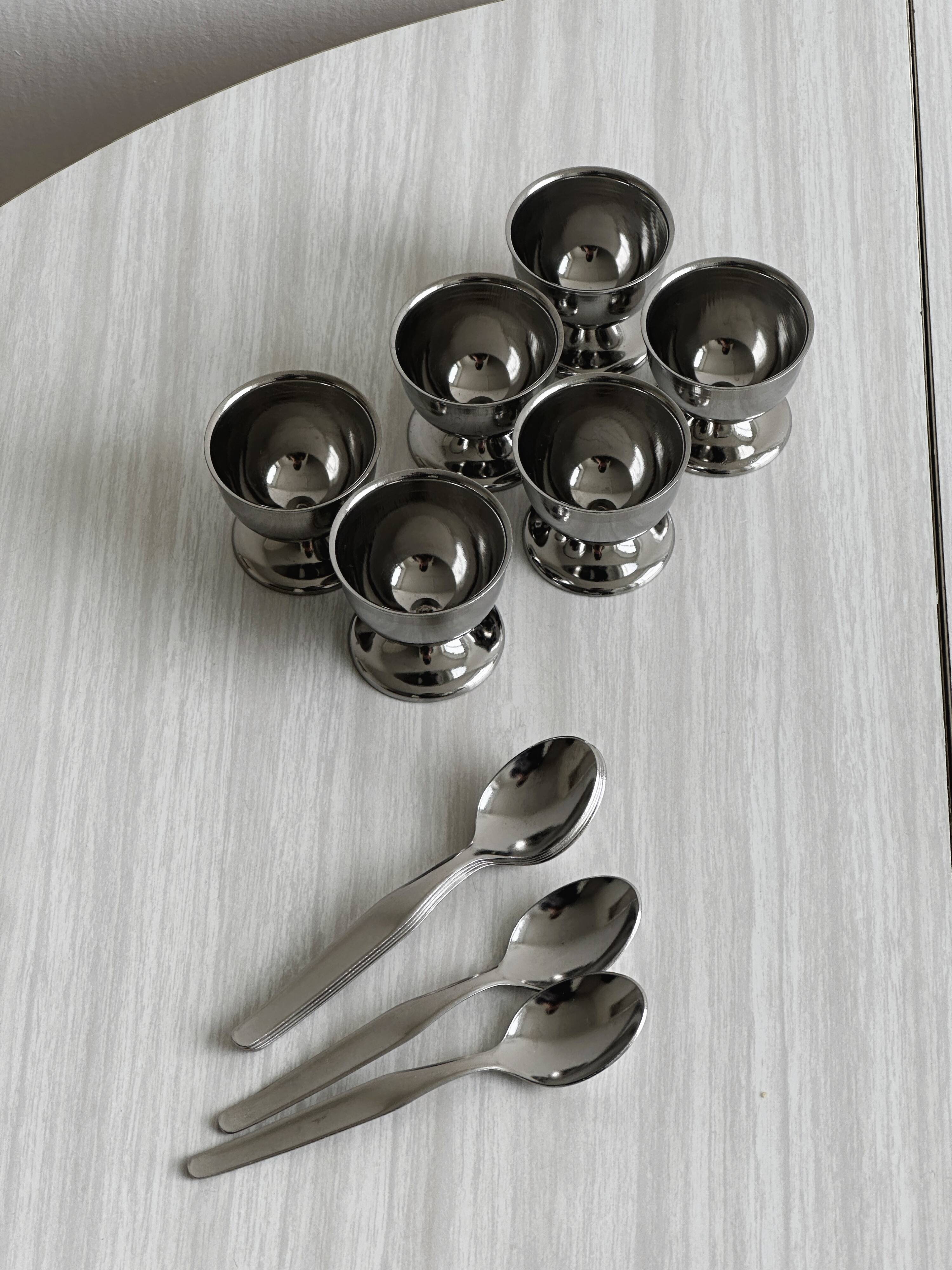 6 silver-plated metal egg cups